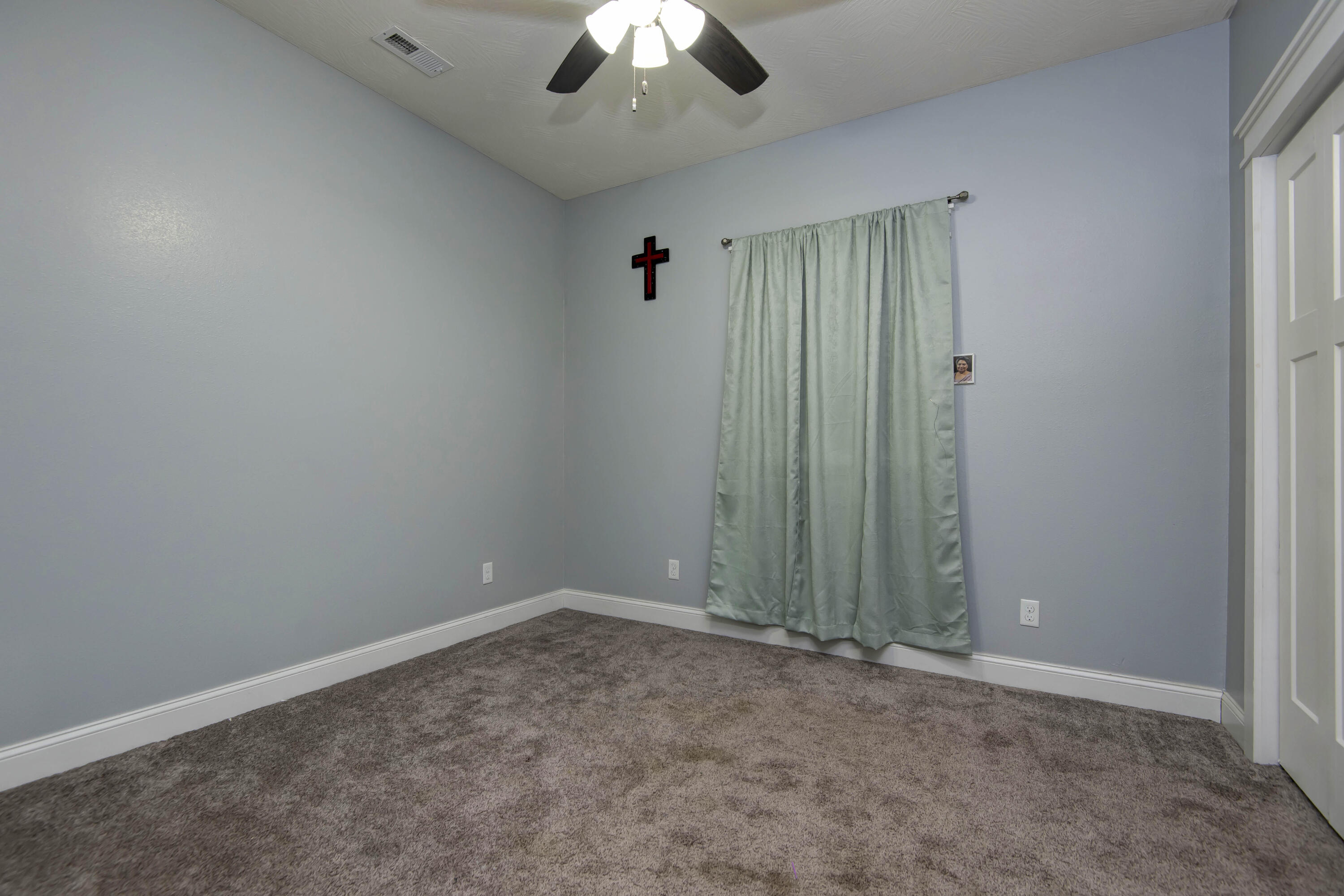 1876 North Robberson Avenue Property Photo 10