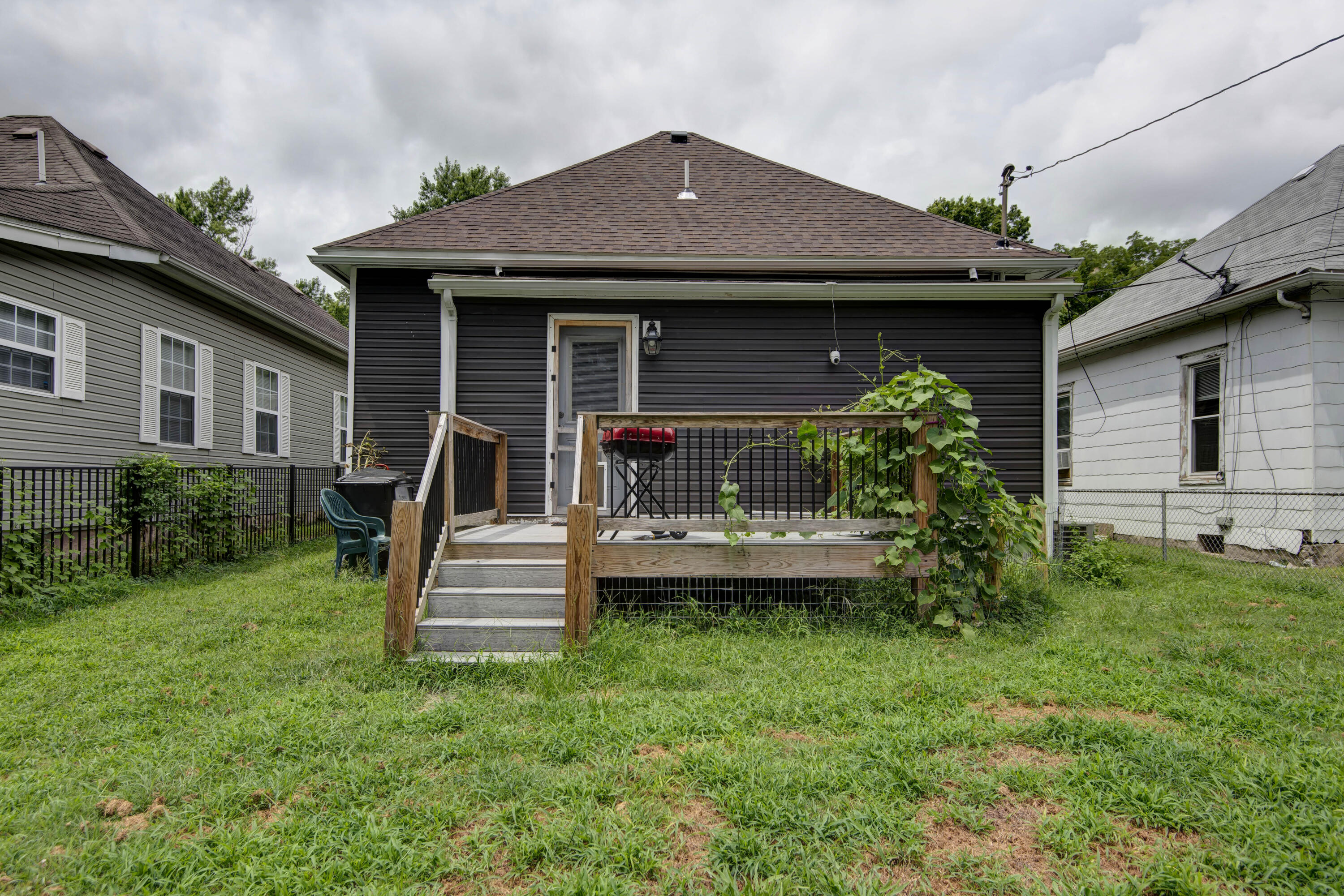 1876 North Robberson Avenue Property Photo 12