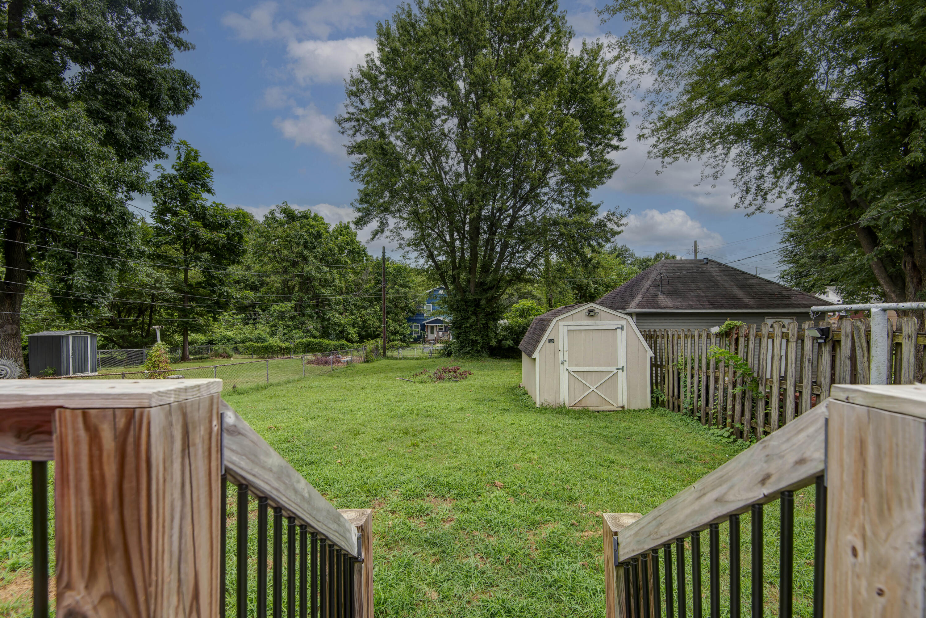 1876 North Robberson Avenue Property Photo 13