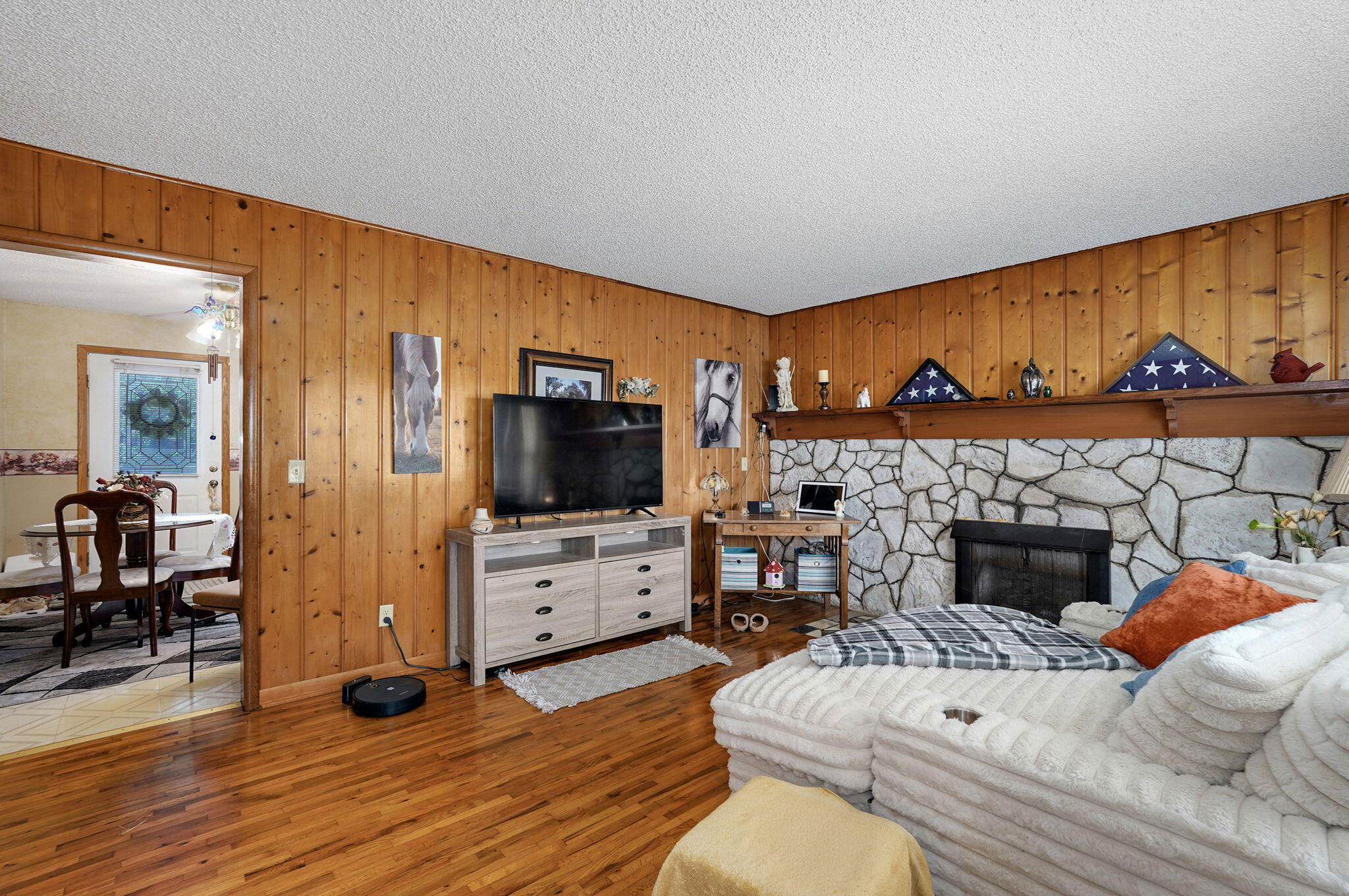 206 East Dennis Street Property Photo 4