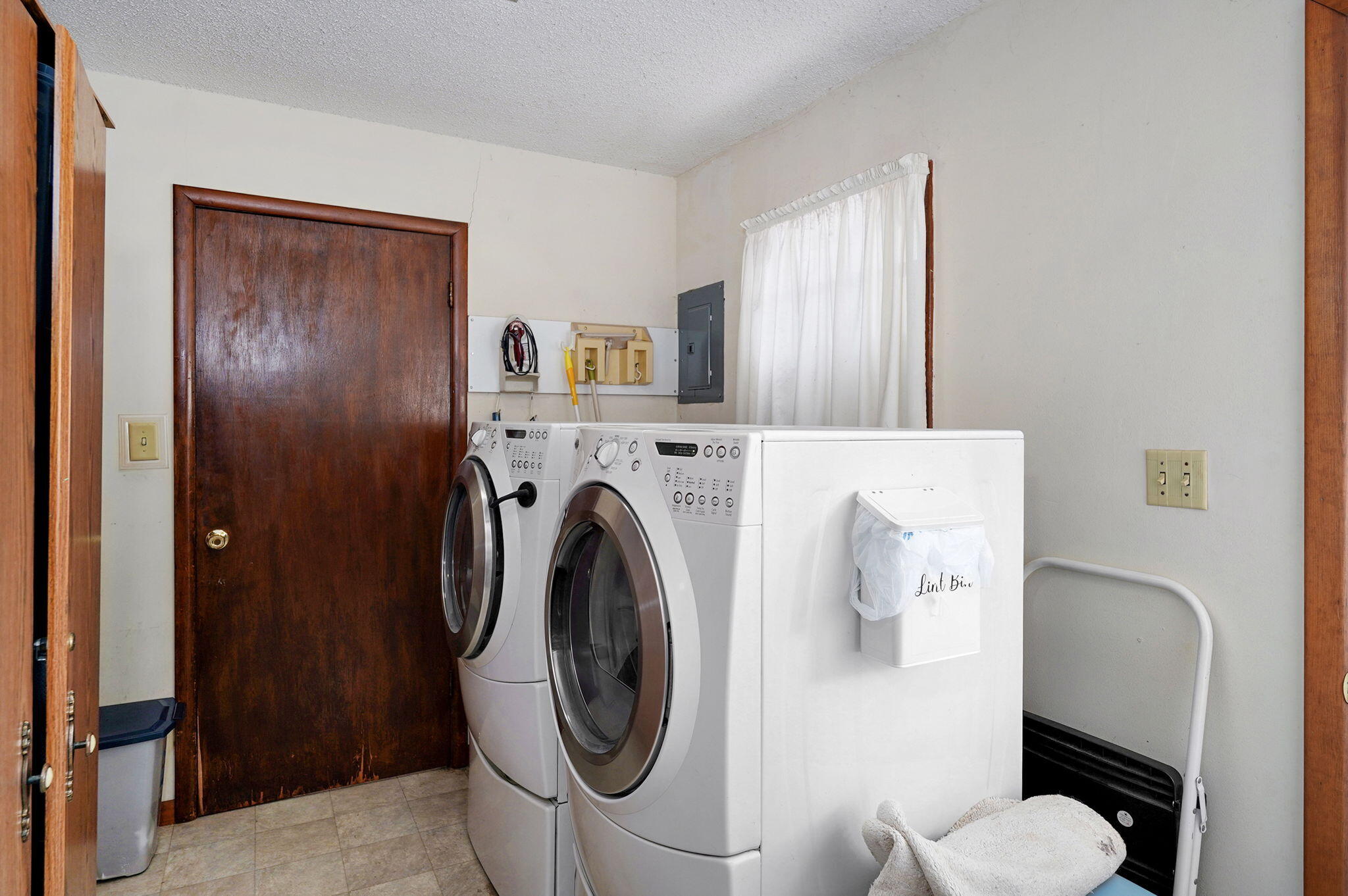 206 East Dennis Street Property Photo 13