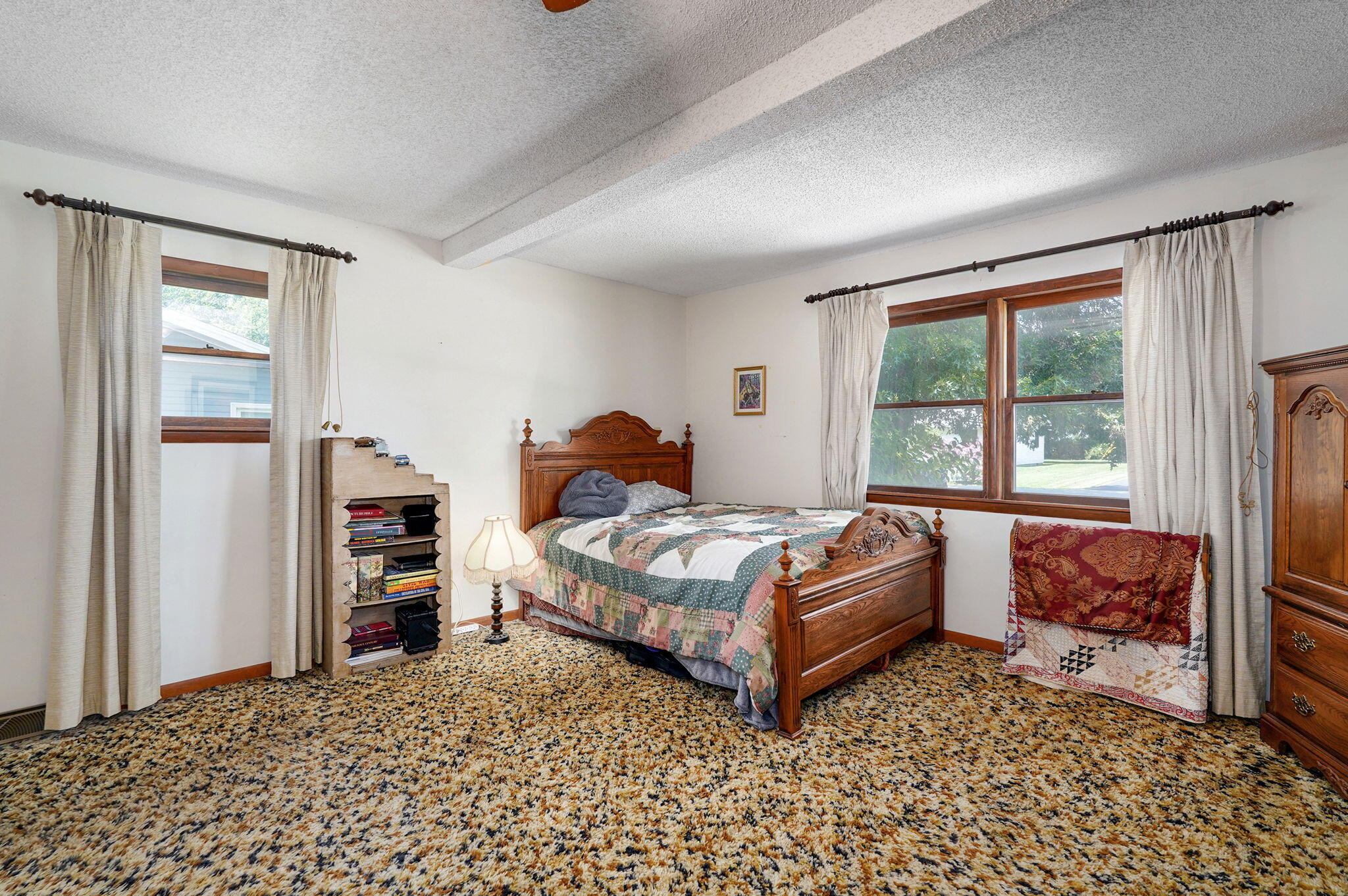 206 East Dennis Street Property Photo 14