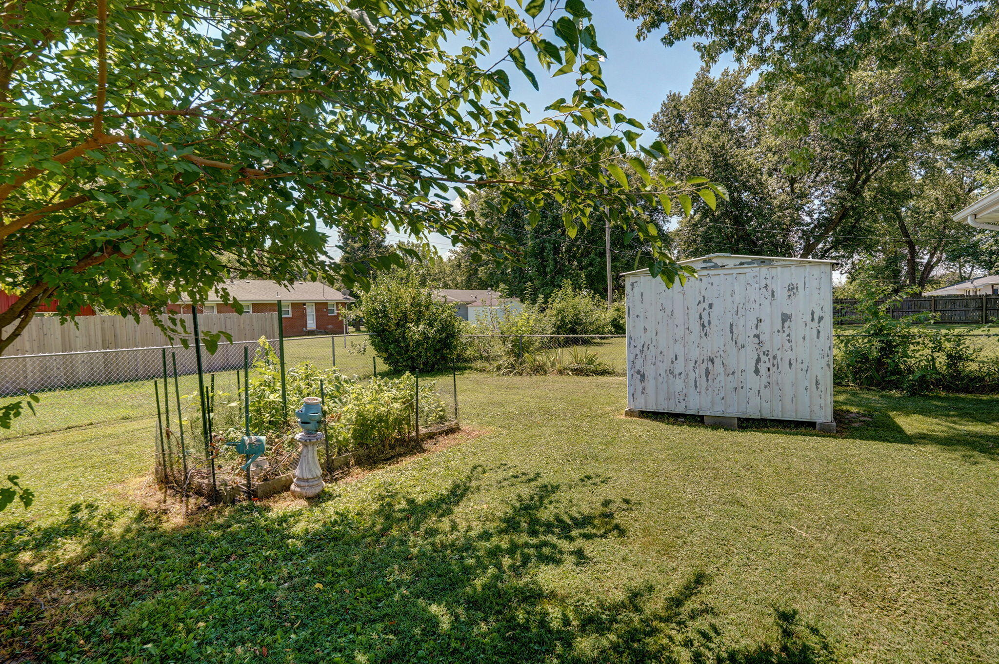 206 East Dennis Street Property Photo 31