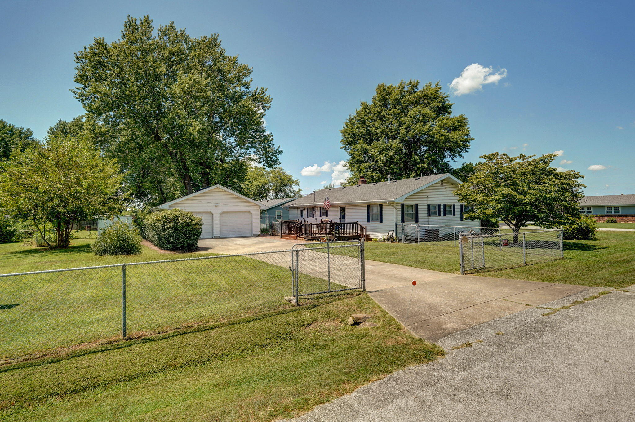 206 East Dennis Street Property Photo 32
