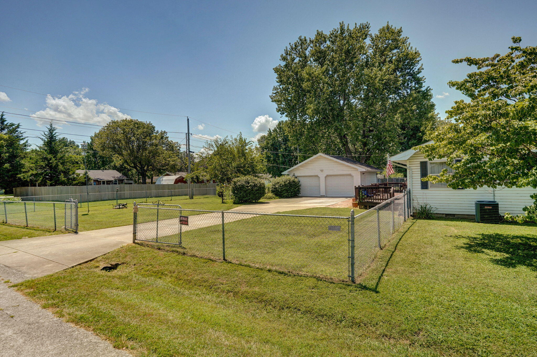 206 East Dennis Street Property Photo 33