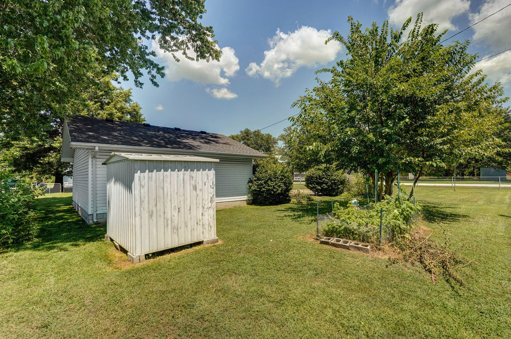 206 East Dennis Street Property Photo 35