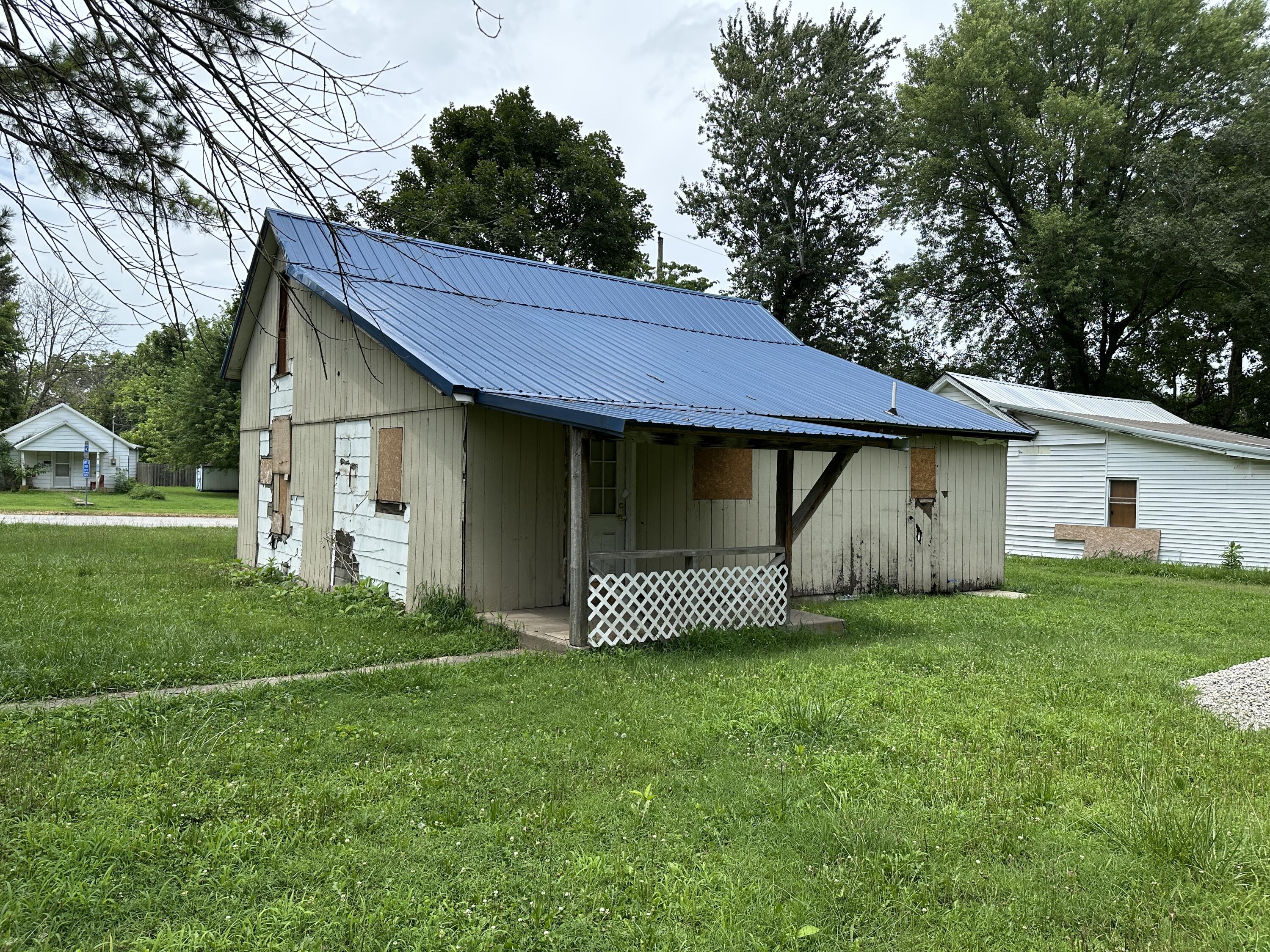226 South Dunnegan Avenue Property Photo 1