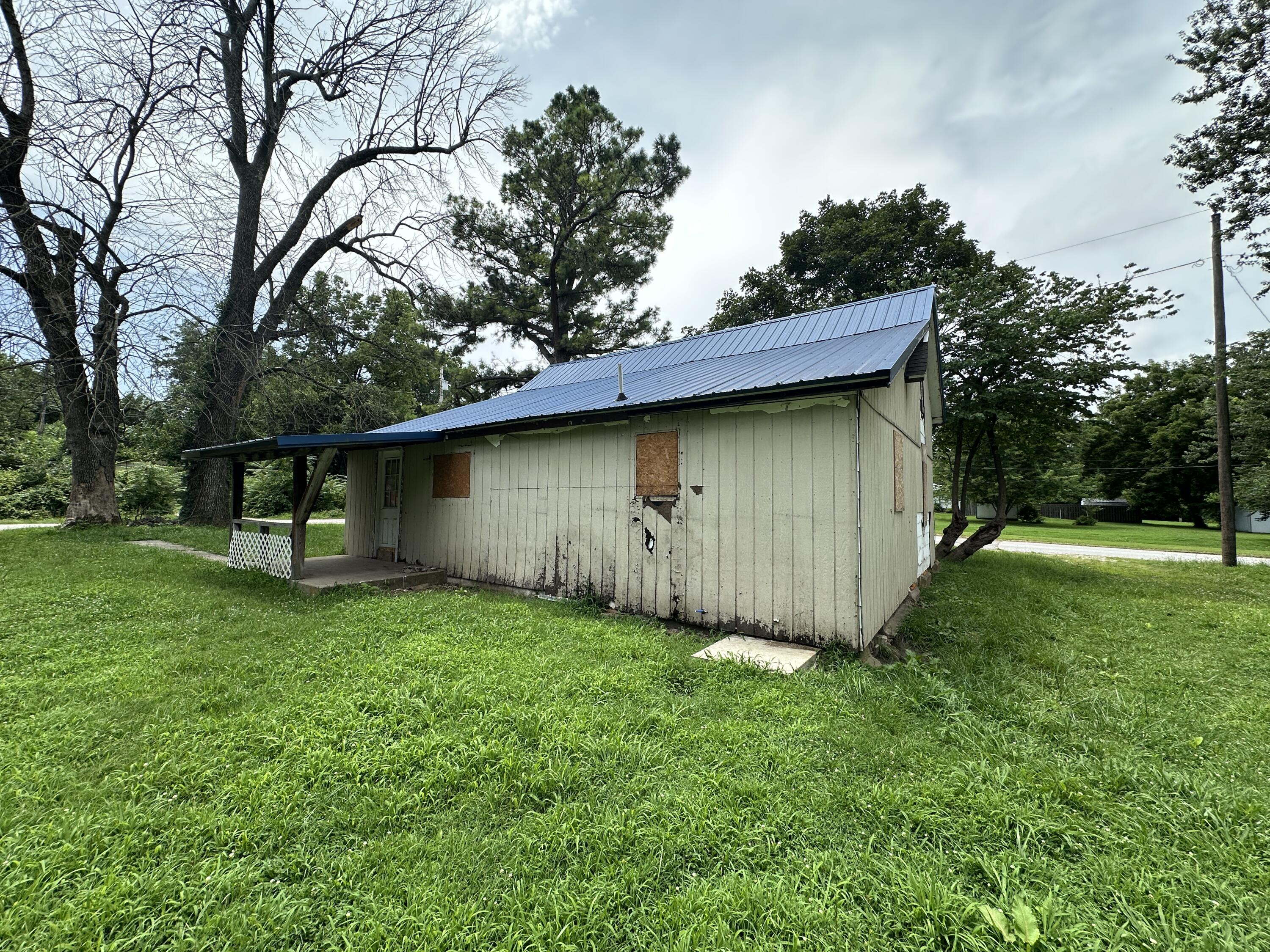226 South Dunnegan Avenue Property Photo 13