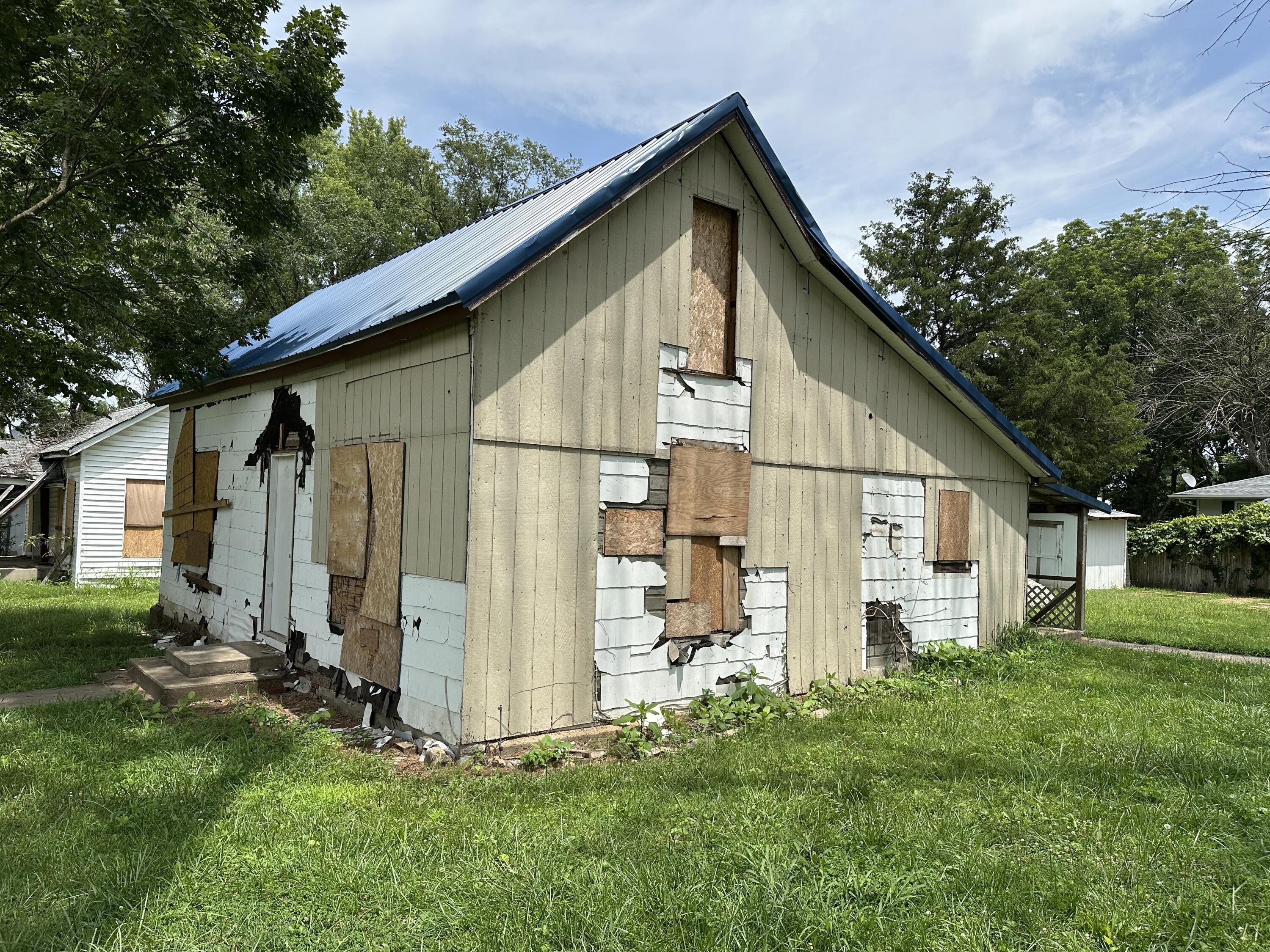 226 South Dunnegan Avenue Property Photo 14