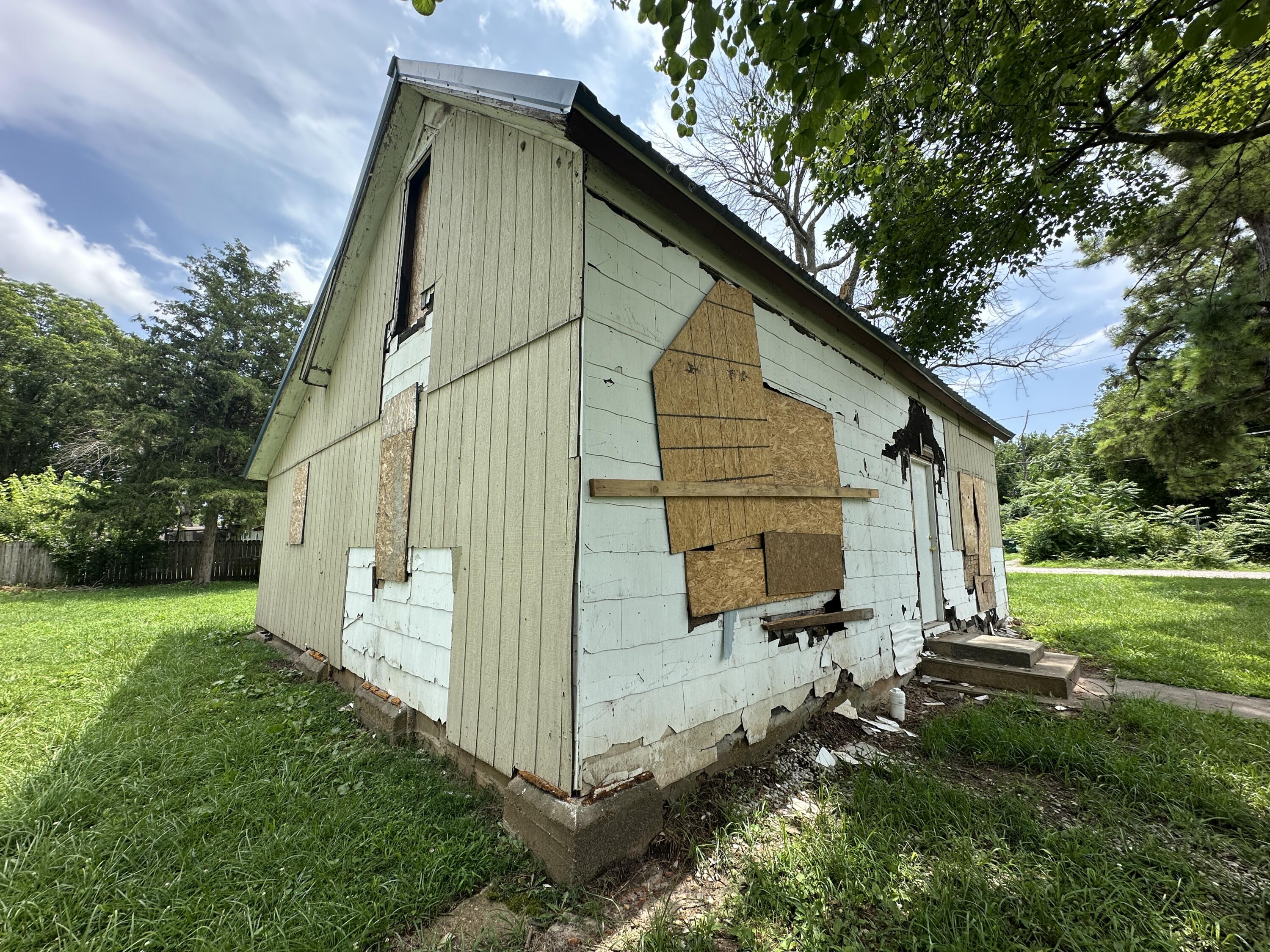 226 South Dunnegan Avenue Property Photo 16
