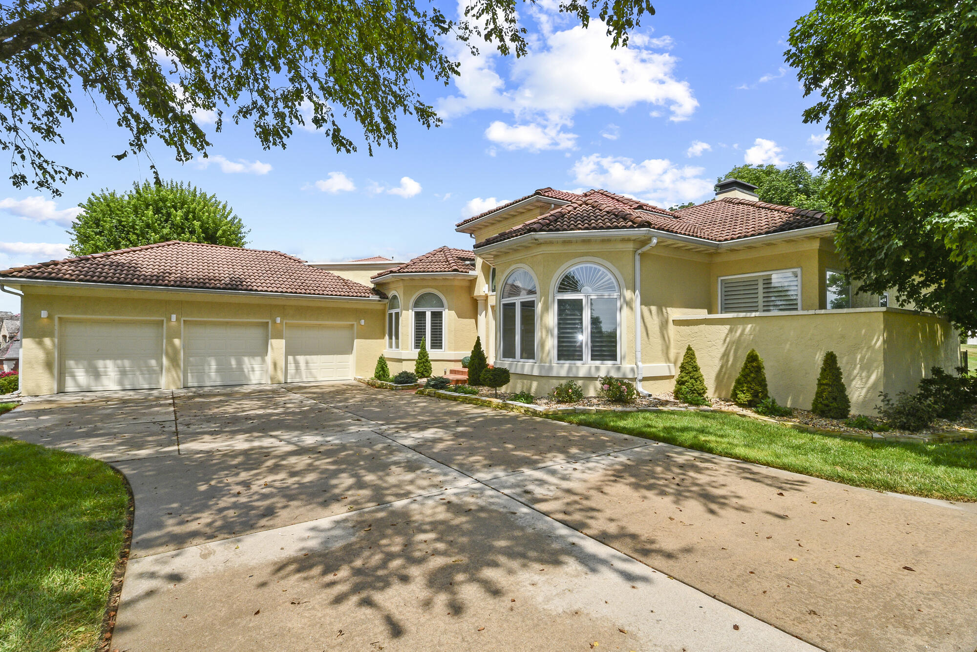 5650 South Coldstream Drive Property Photo 1