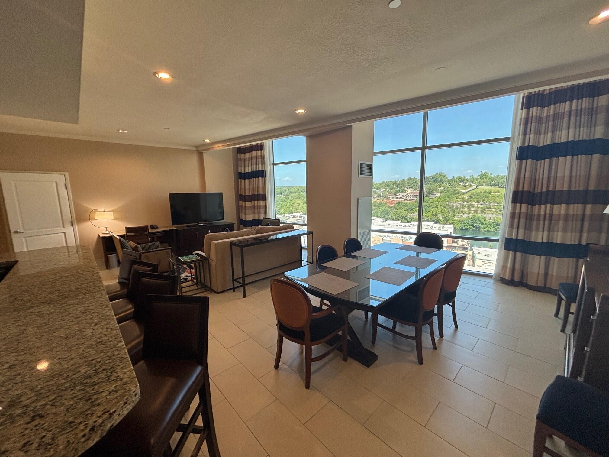 200 South Sycamore Street Property Photo 4