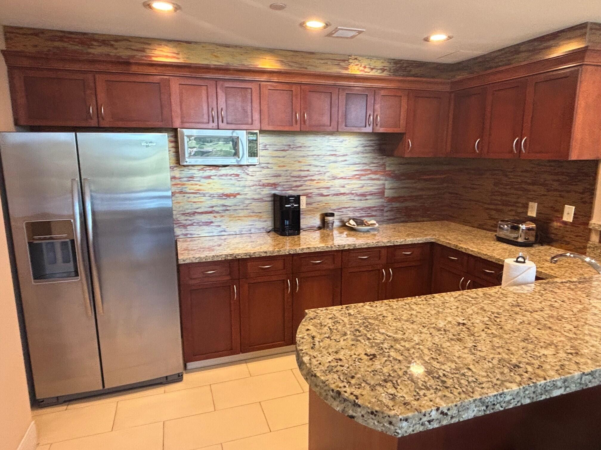 200 South Sycamore Street Property Photo 6