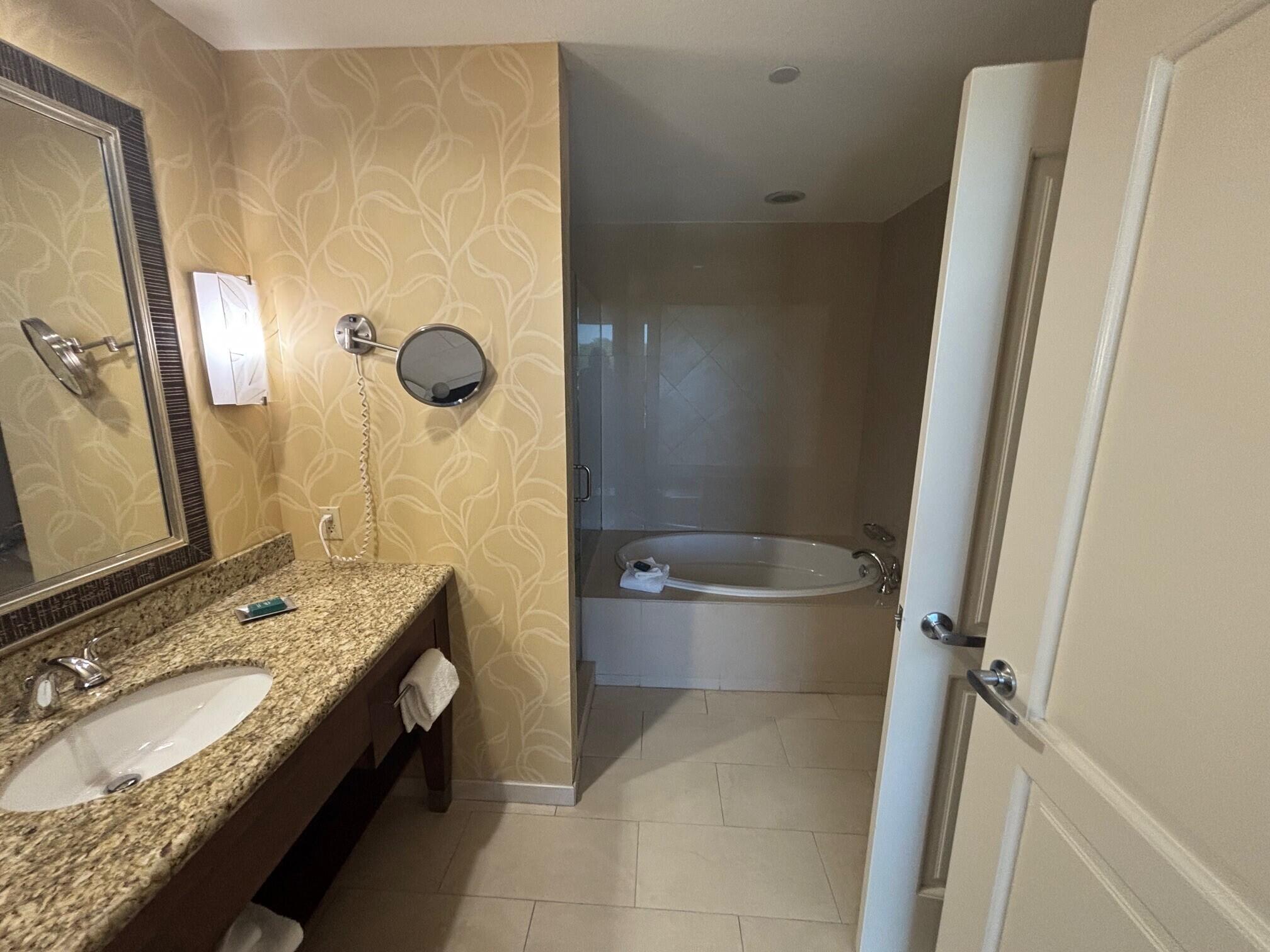 200 South Sycamore Street Property Photo 9