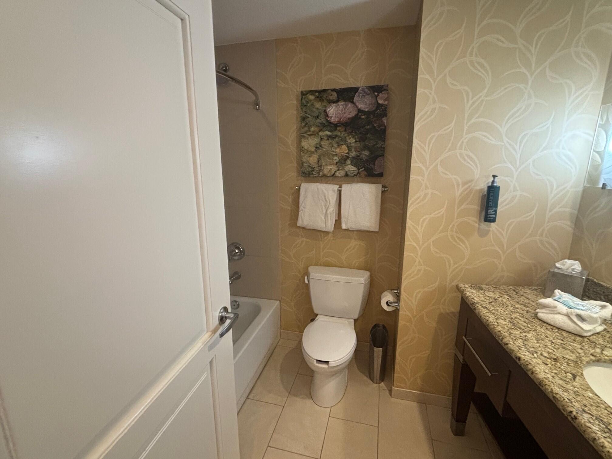 200 South Sycamore Street Property Photo 4