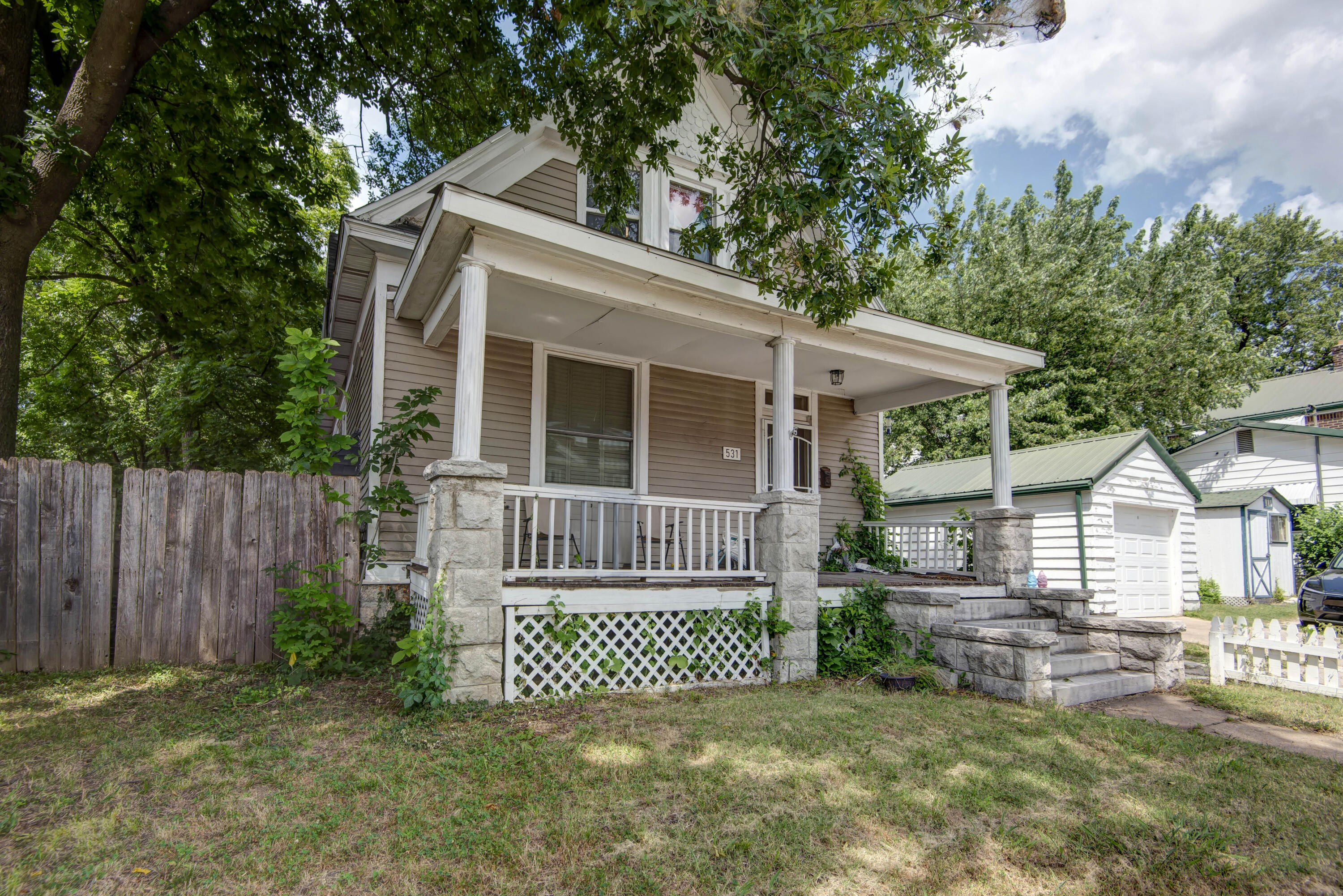 531 East Division Street Property Photo 2