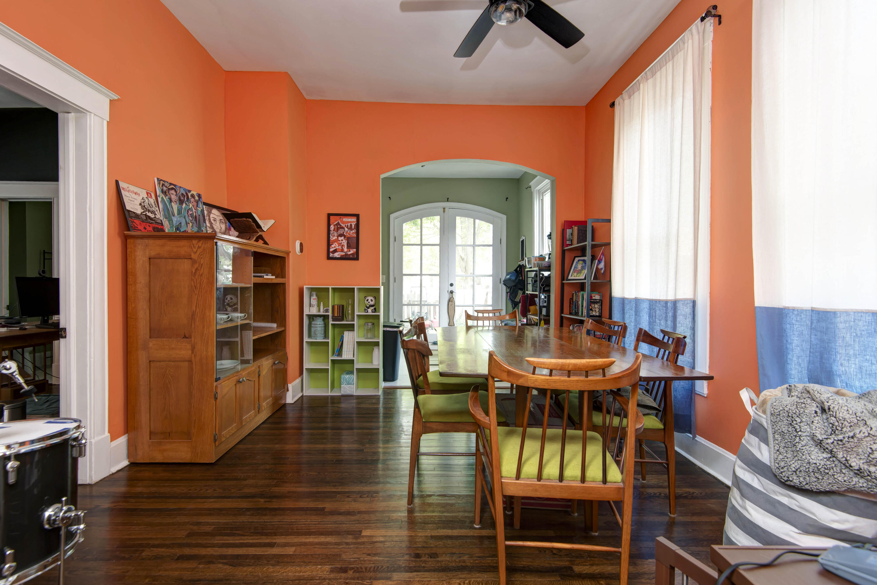 531 East Division Street Property Photo 9