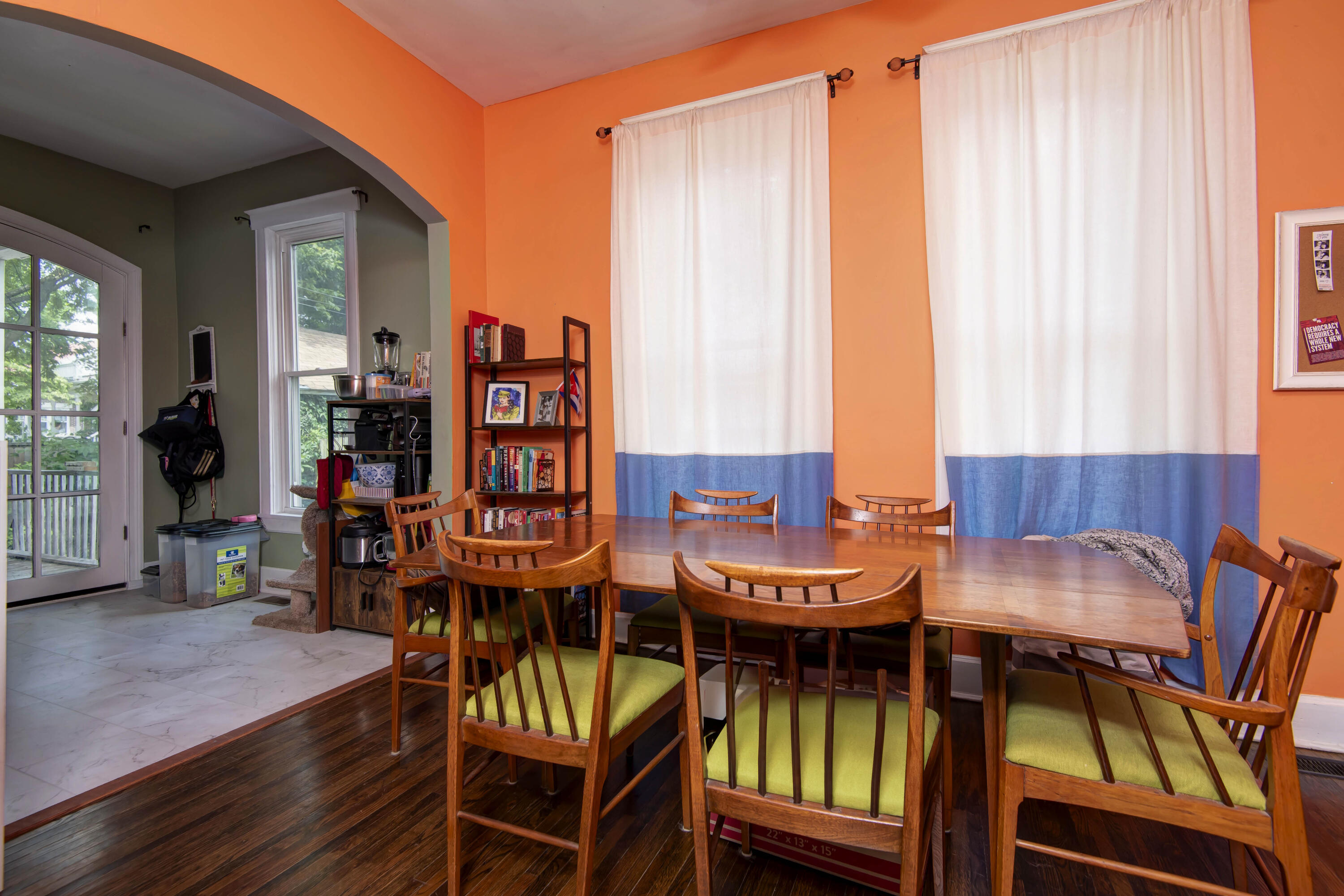 531 East Division Street Property Photo 10