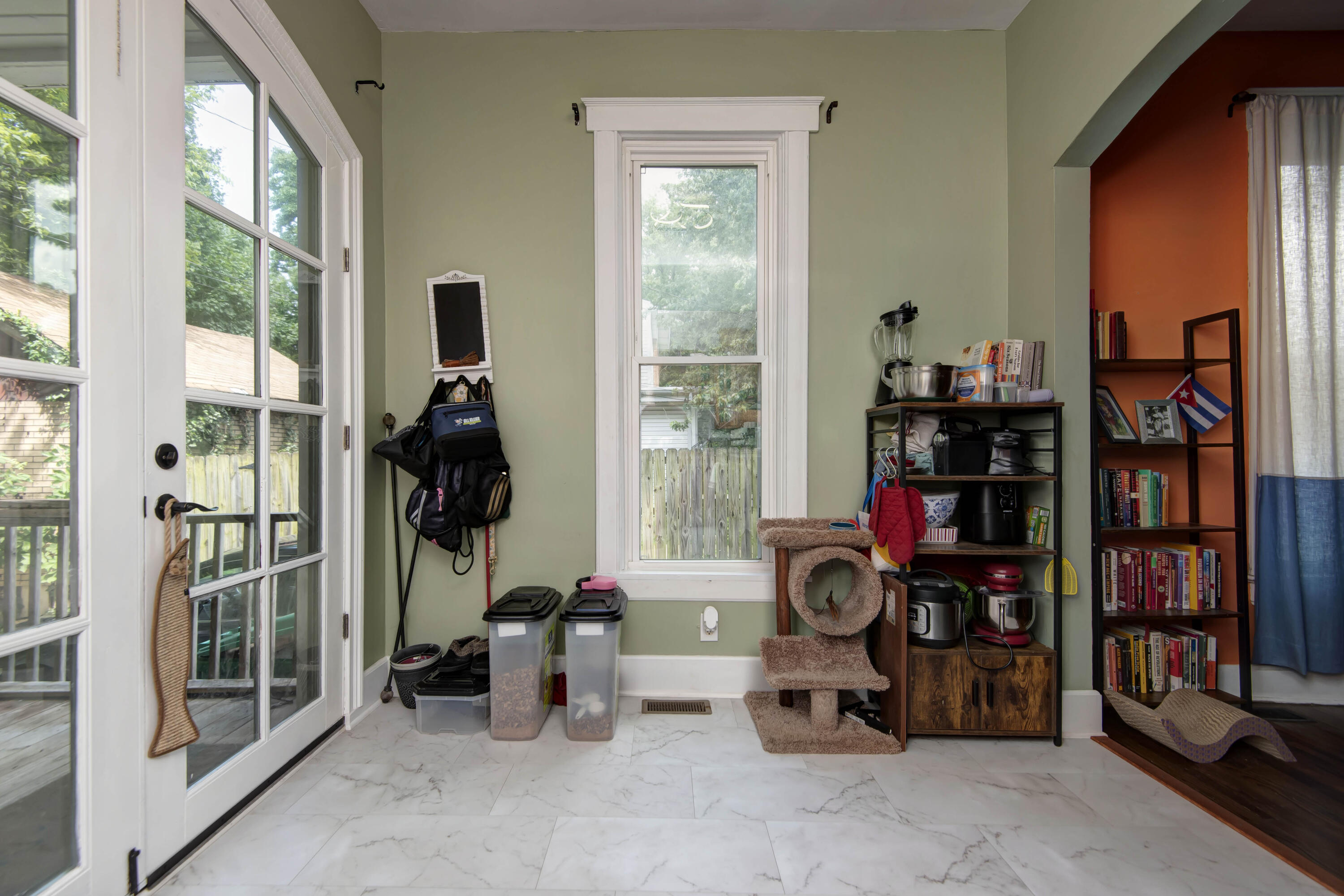 531 East Division Street Property Photo 11