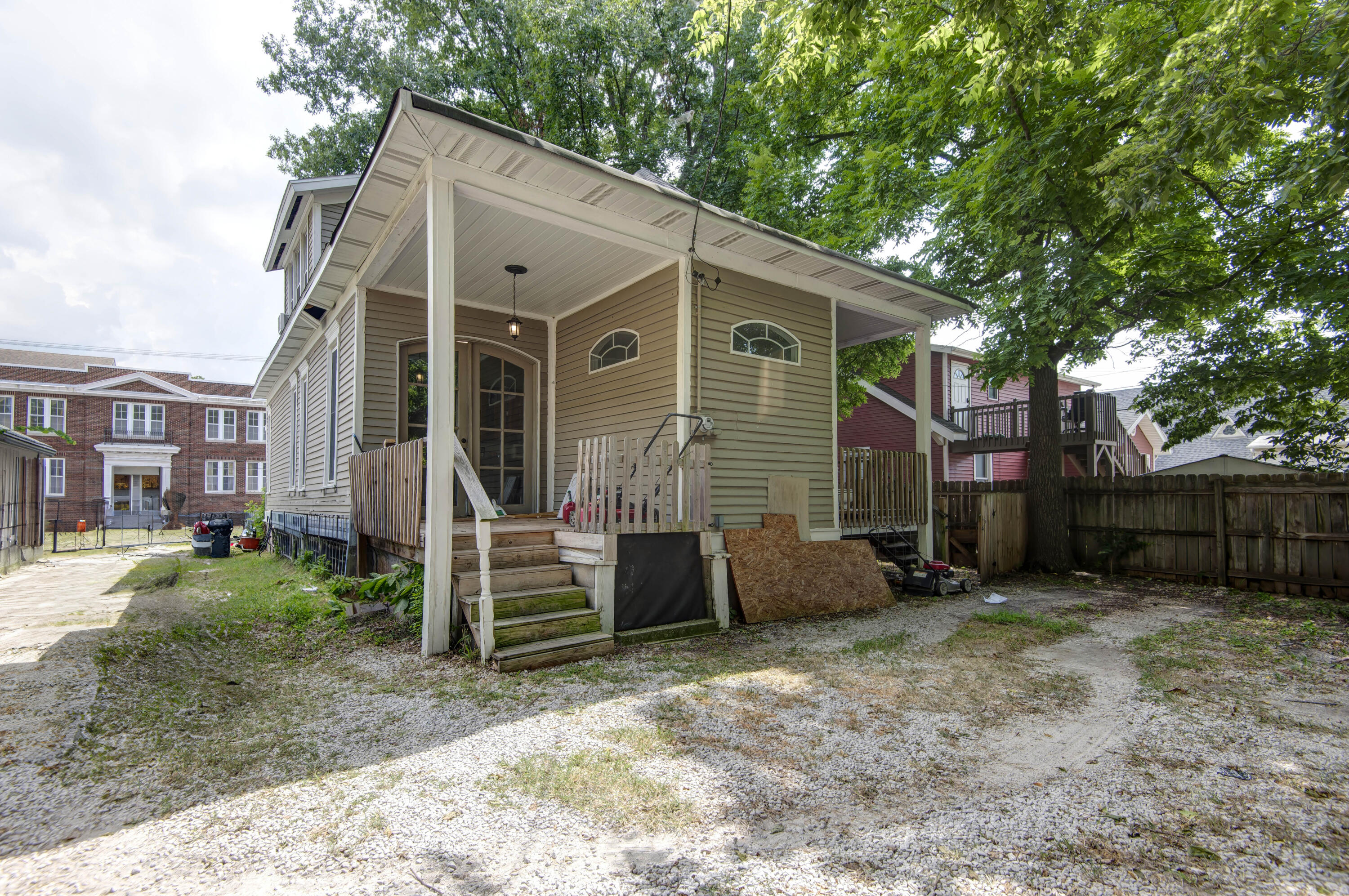 531 East Division Street Property Photo 22