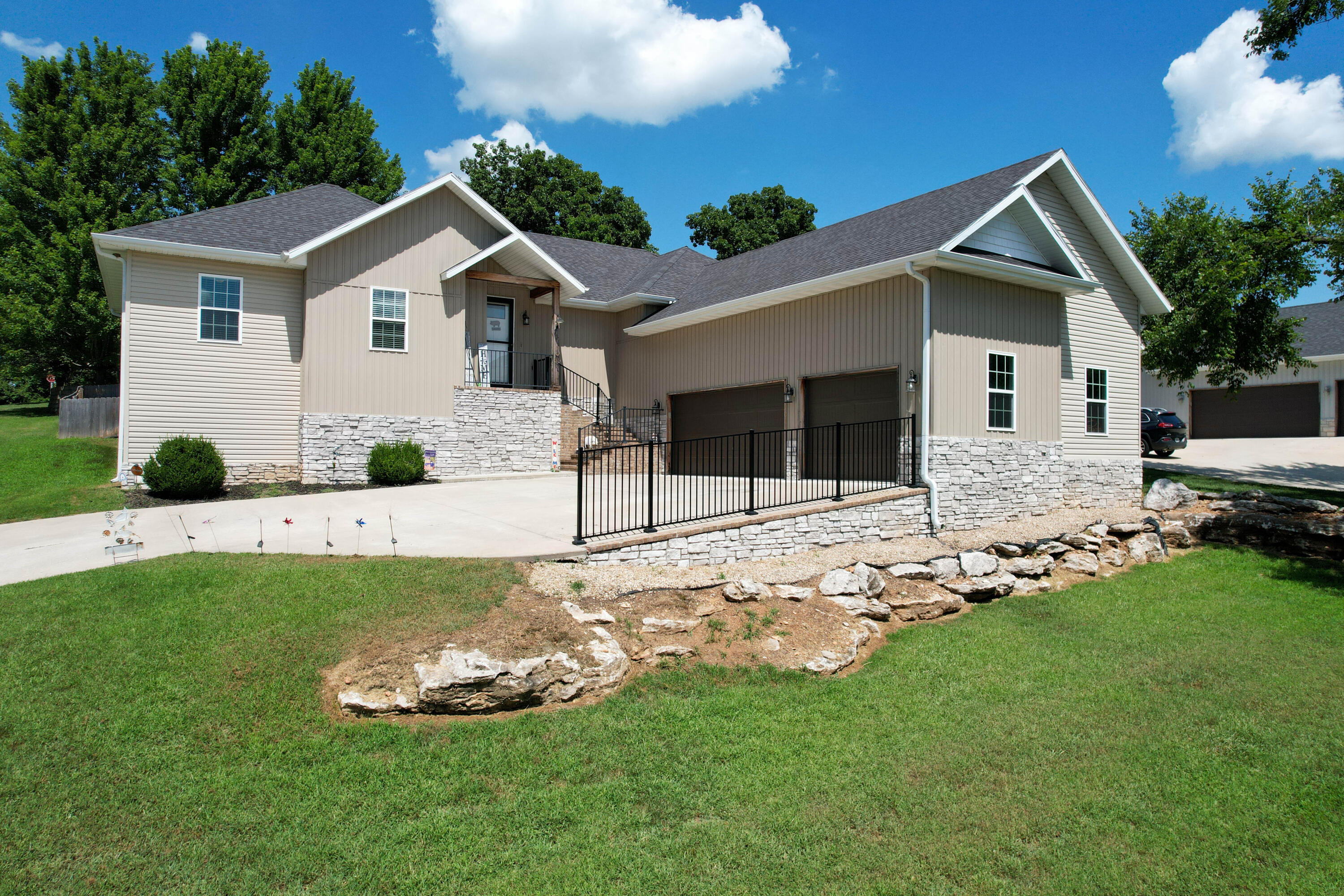 721 Rippling Creek Road Property Photo 1