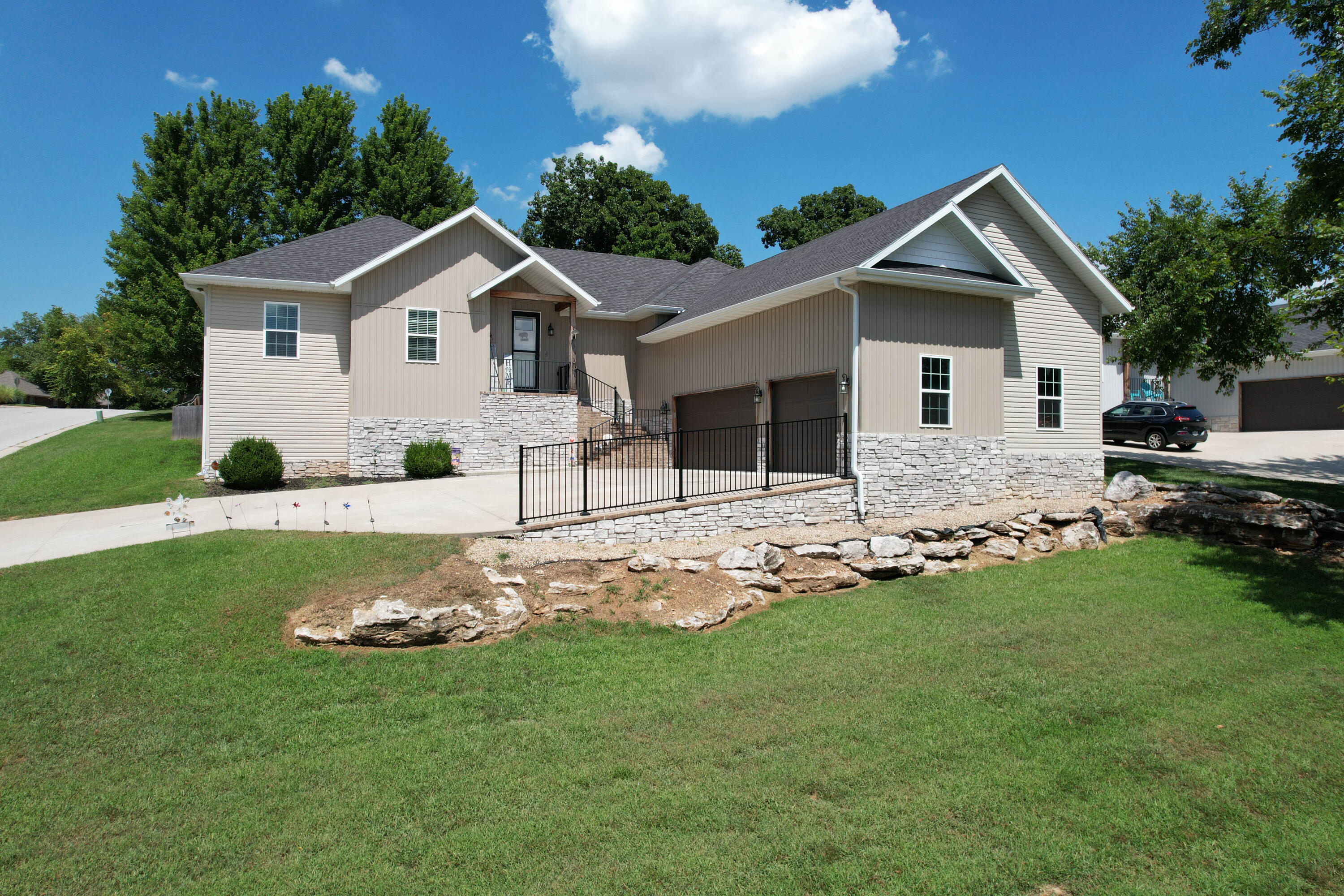 721 Rippling Creek Road Property Photo 2