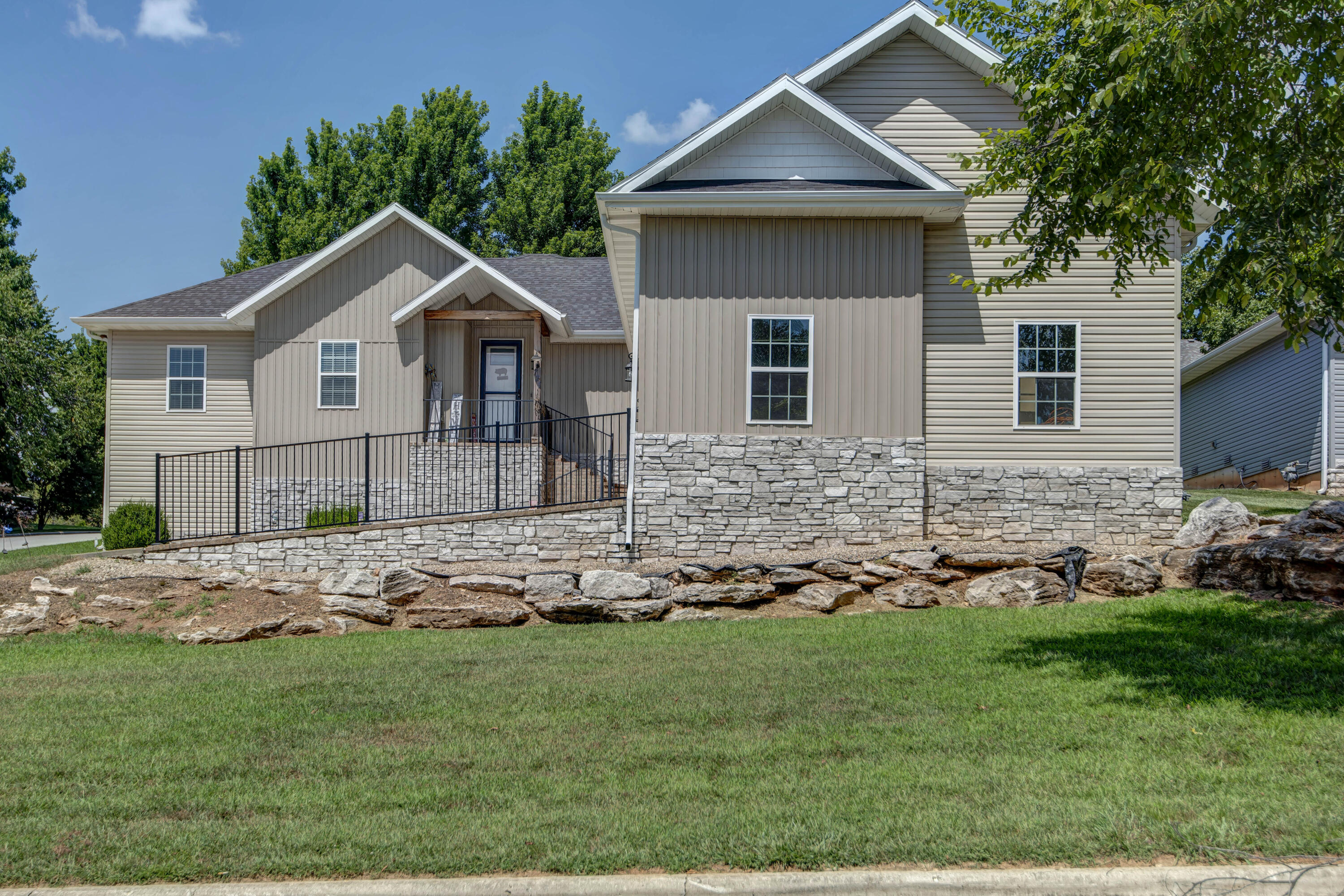 721 Rippling Creek Road Property Photo 4