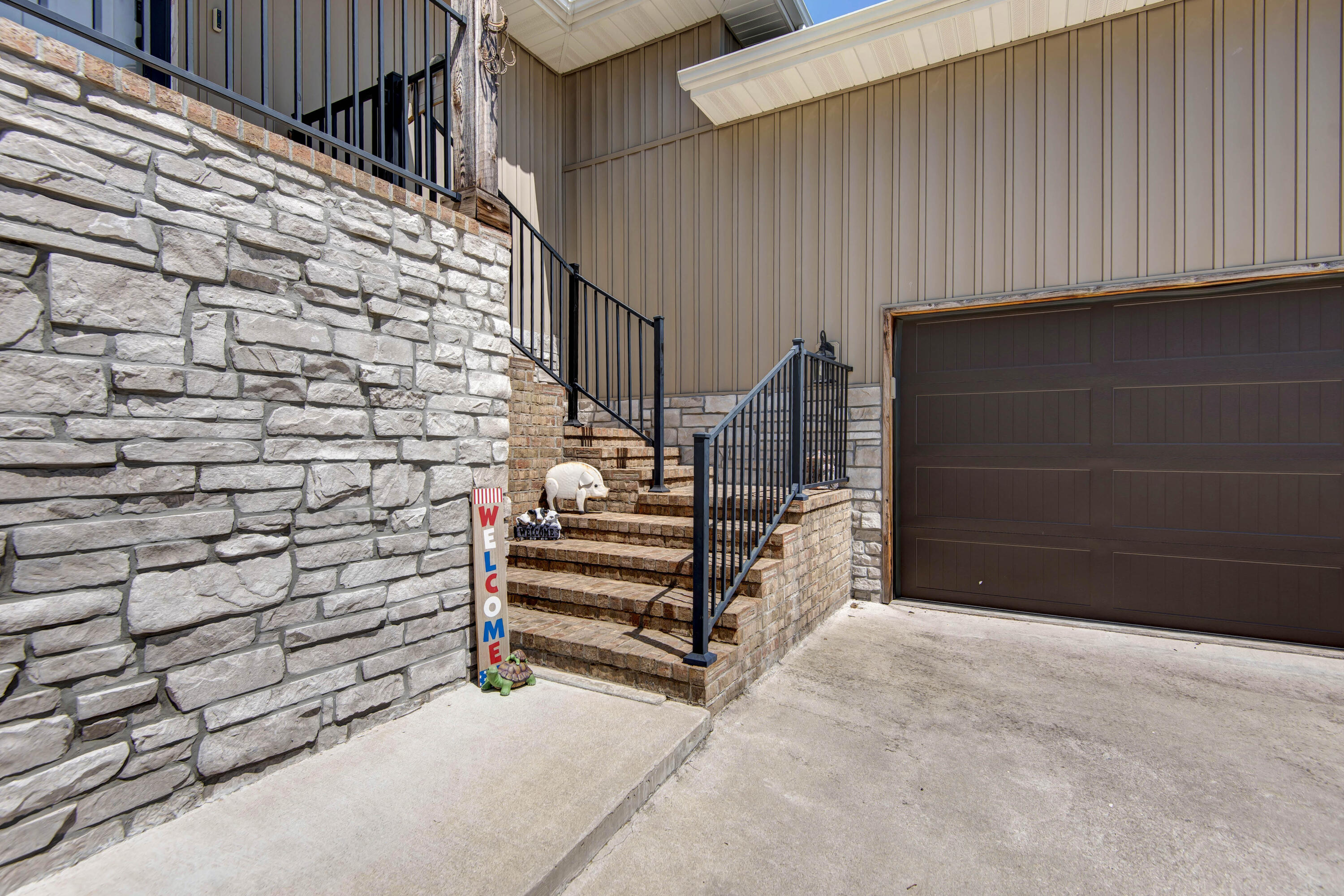 721 Rippling Creek Road Property Photo 6