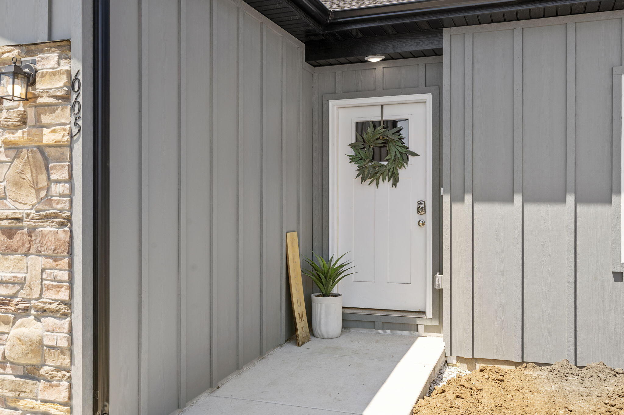 660 East Forest Street Property Photo 3