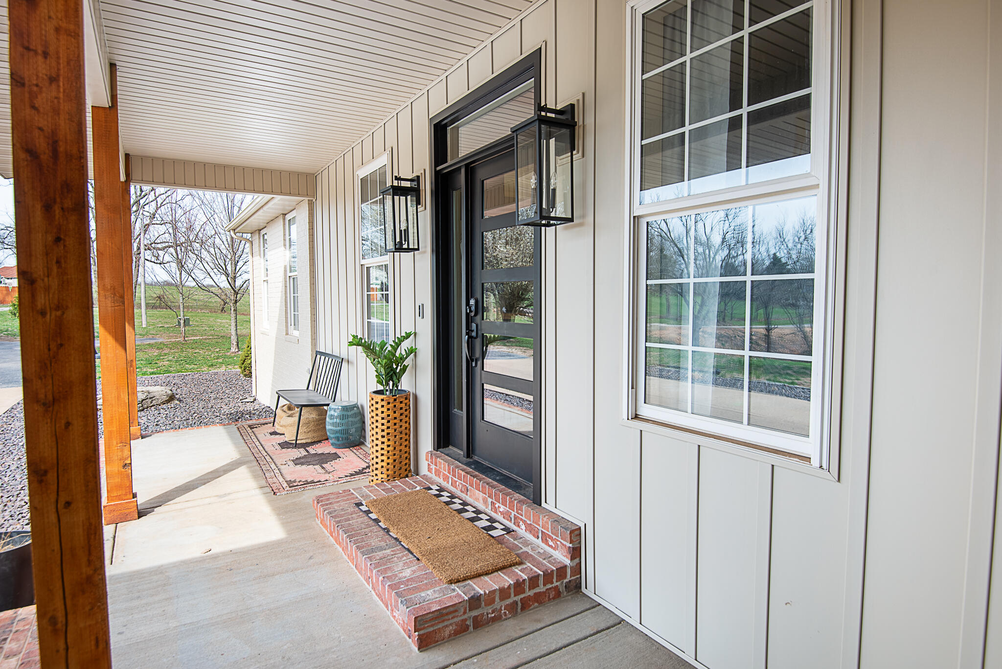 5407 East Farm Road 174 Property Photo 5