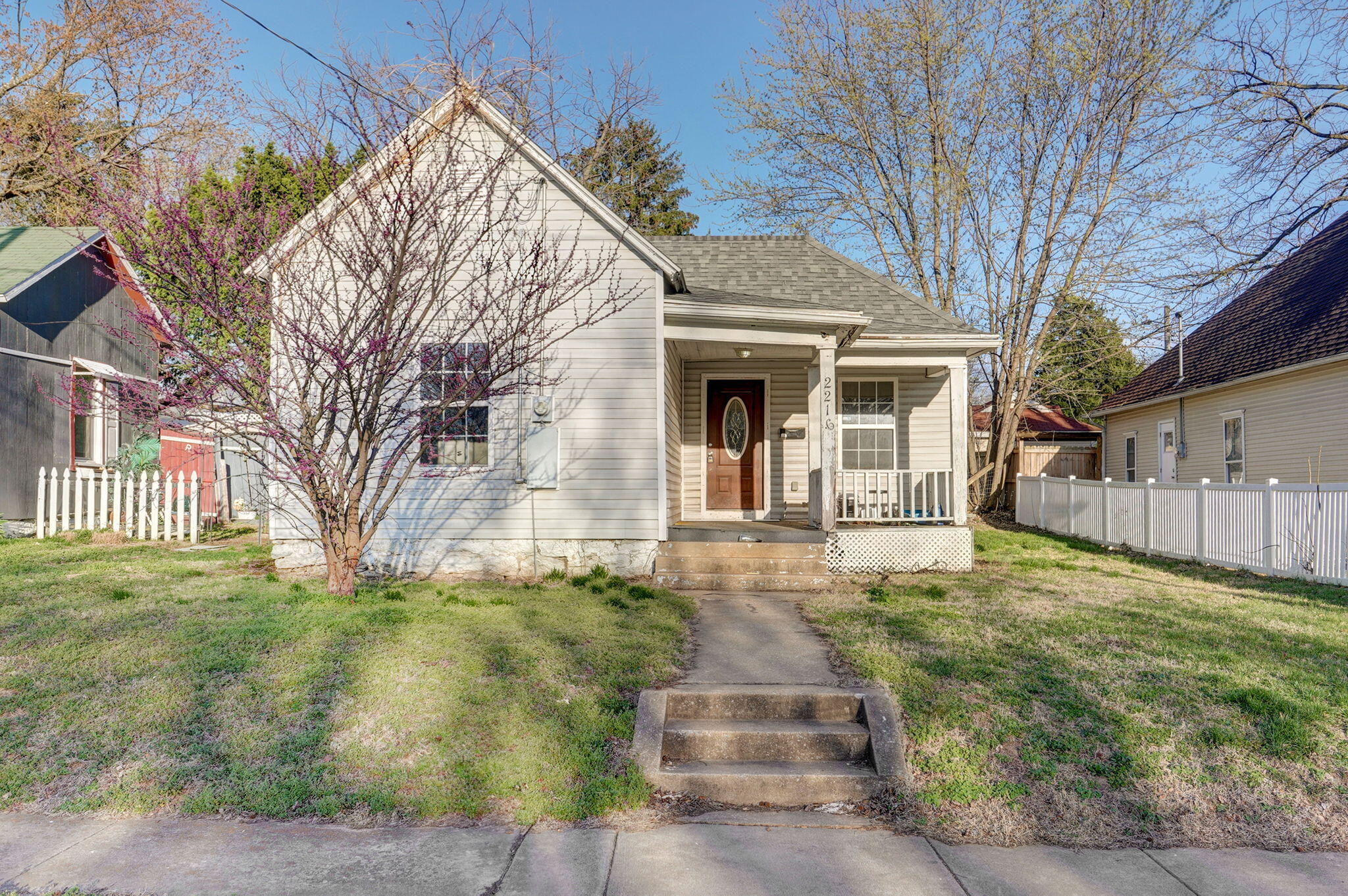 2216 North Taylor Avenue Property Photo 1