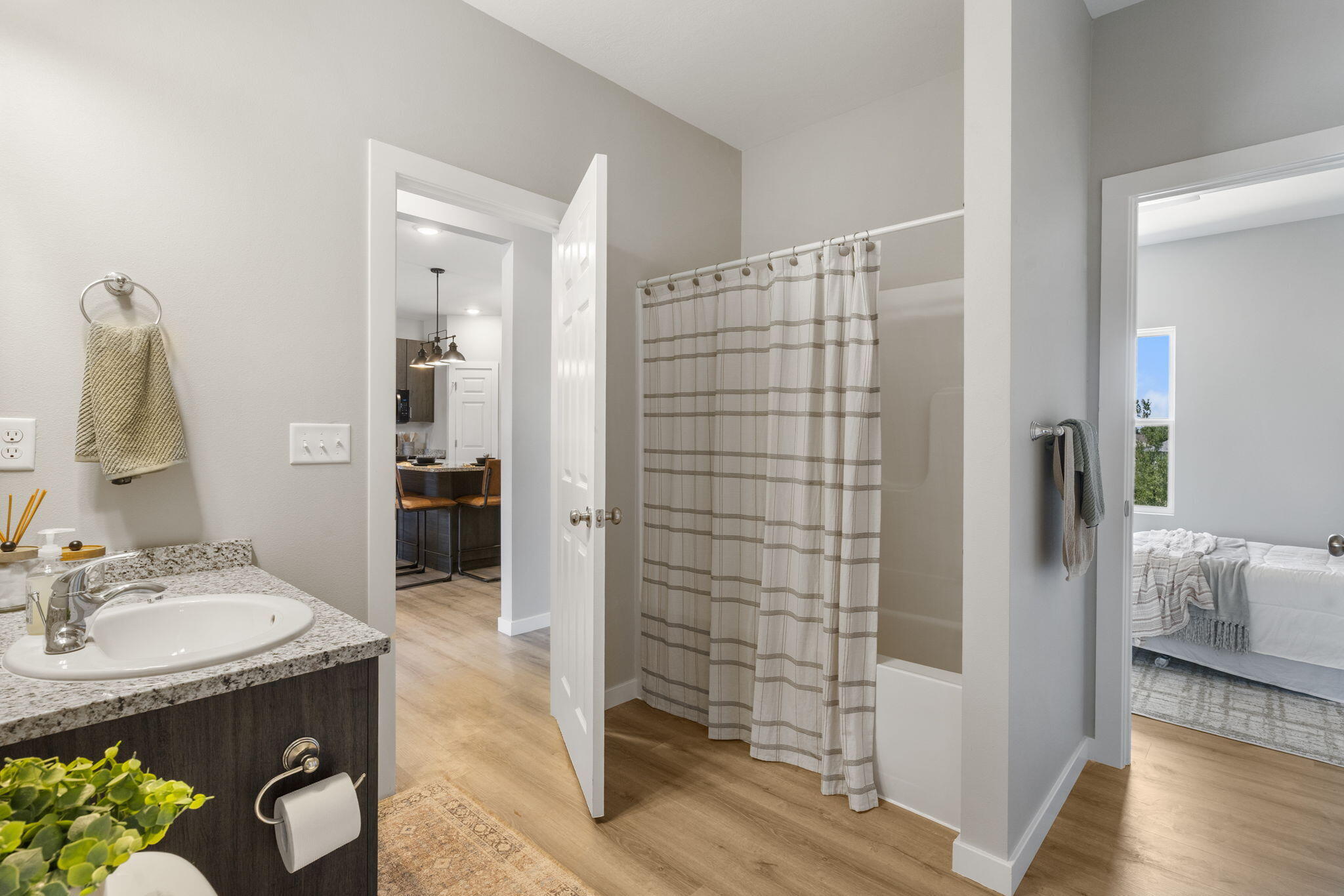 635 East Vivian Street Property Photo 21