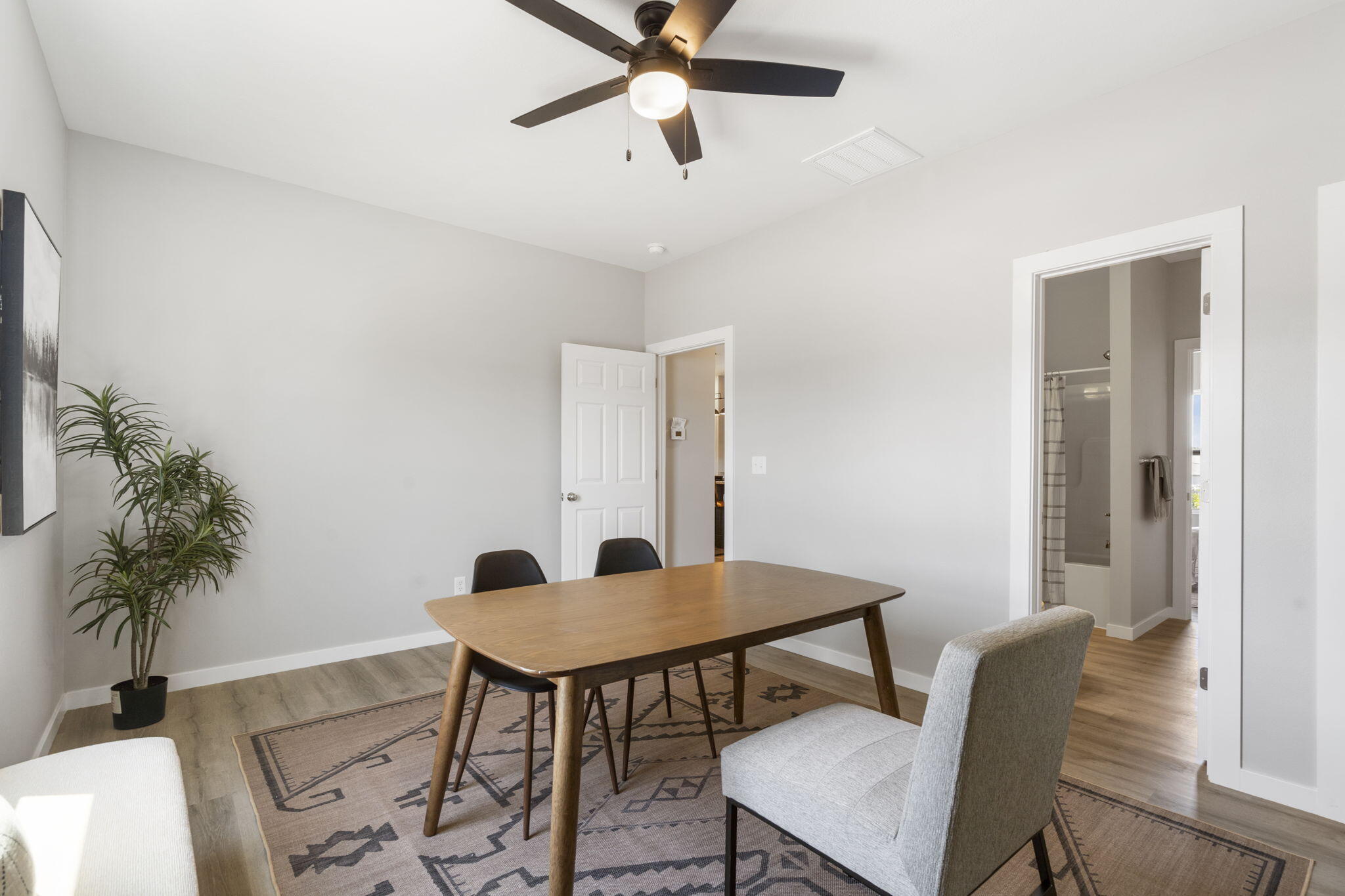 635 East Vivian Street Property Photo 26