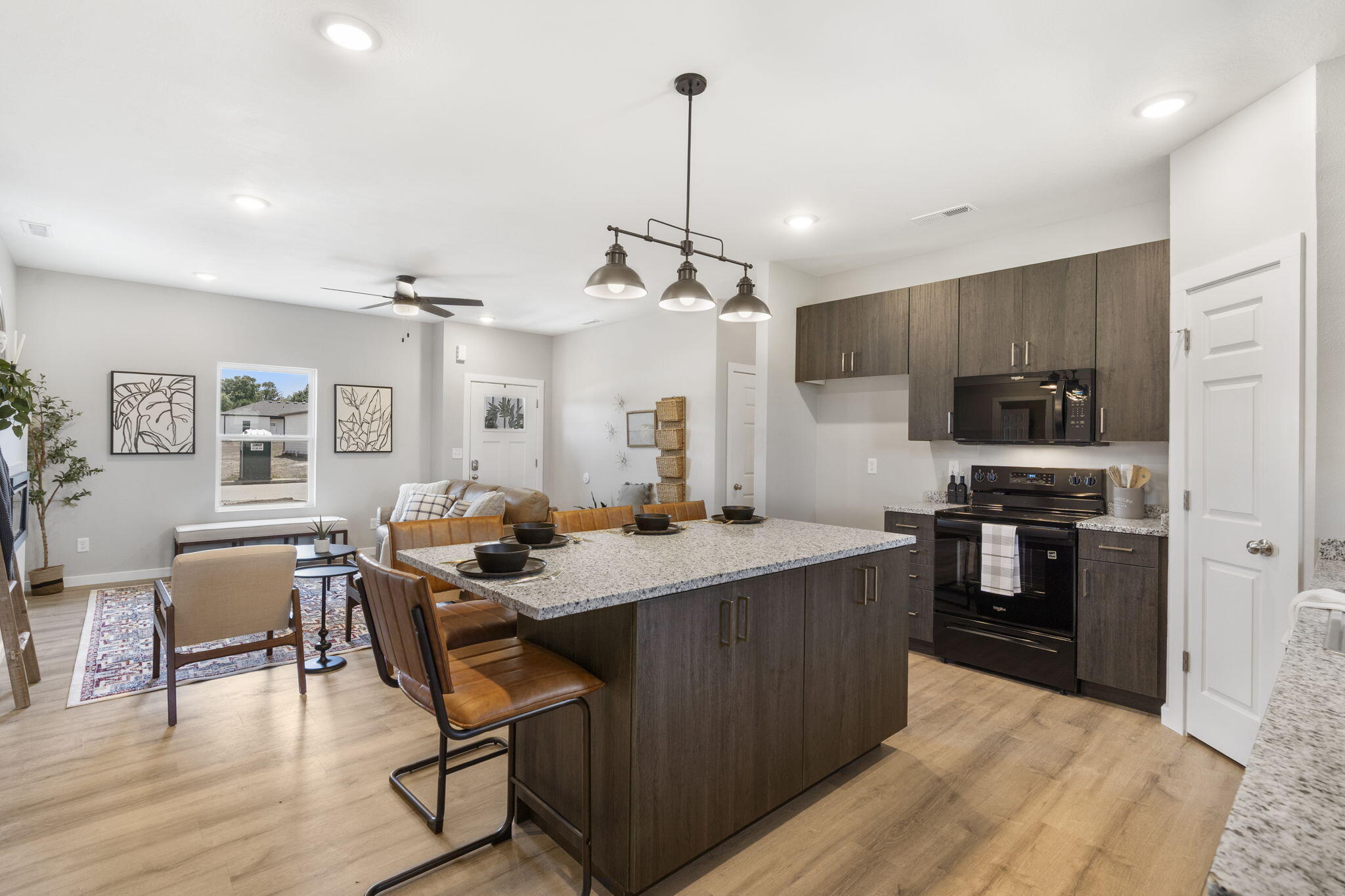665 East Vivian Street Property Photo 11