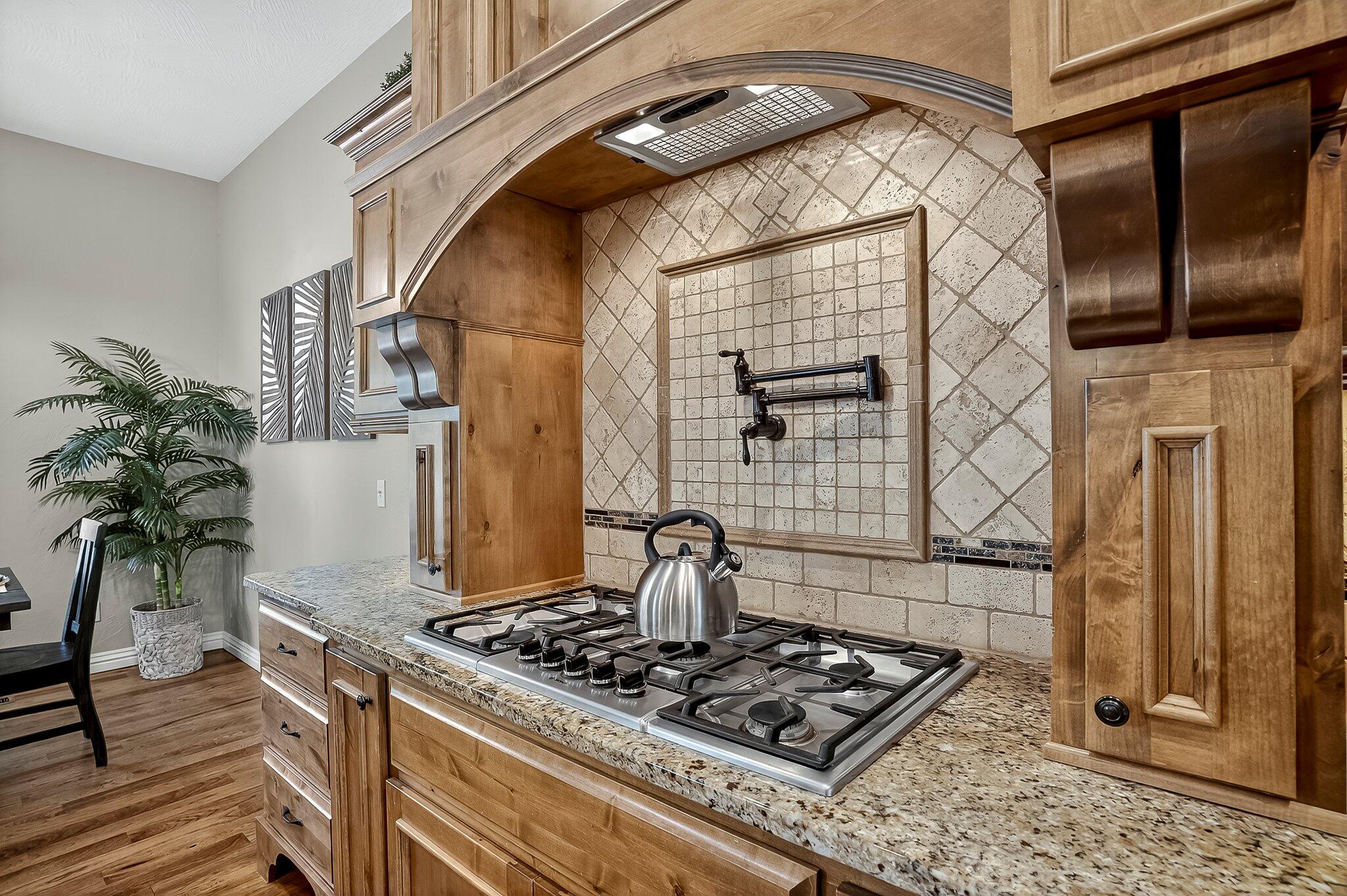 4374 East University Street Property Photo 14