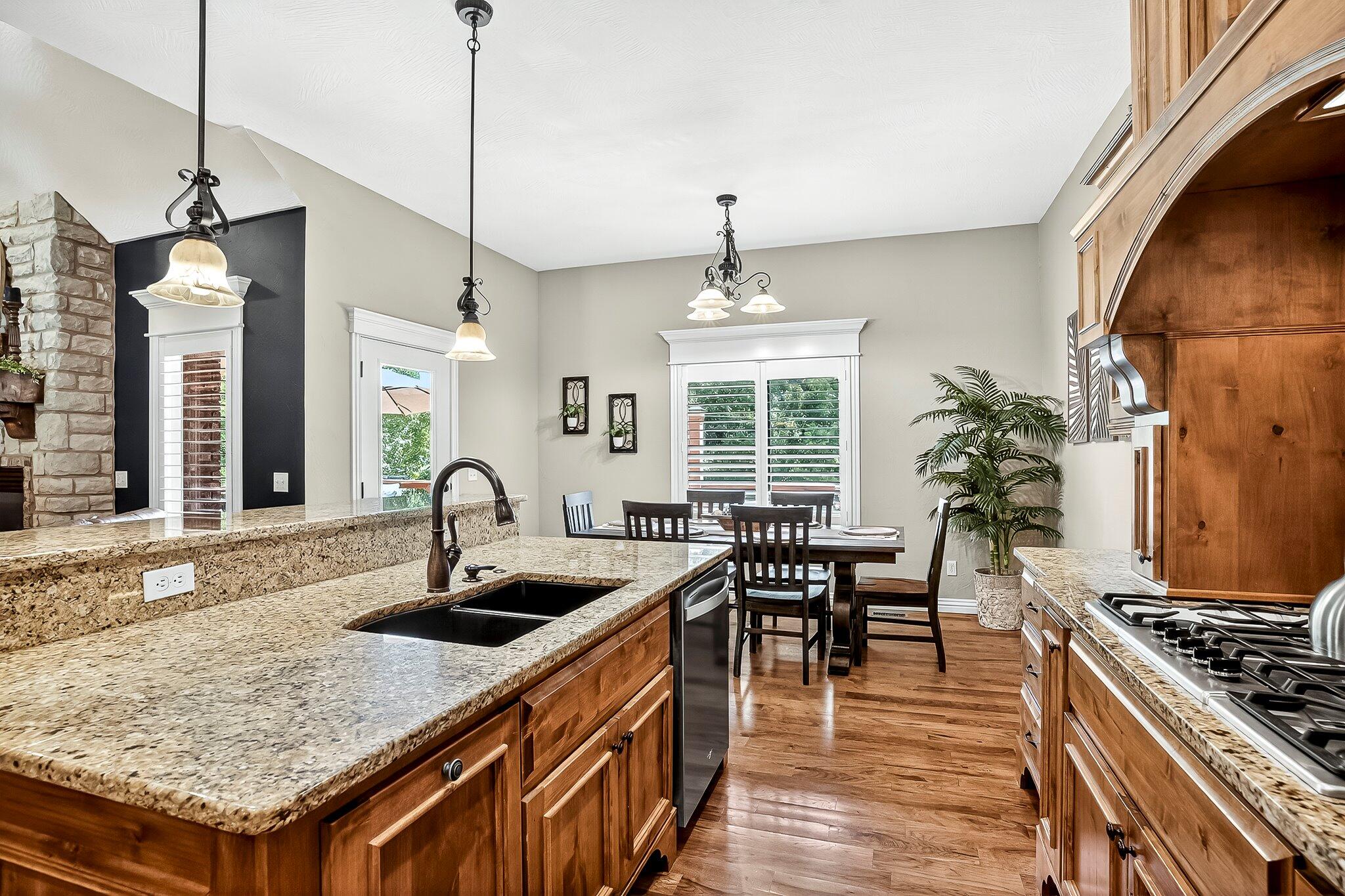 4374 East University Street Property Photo 15