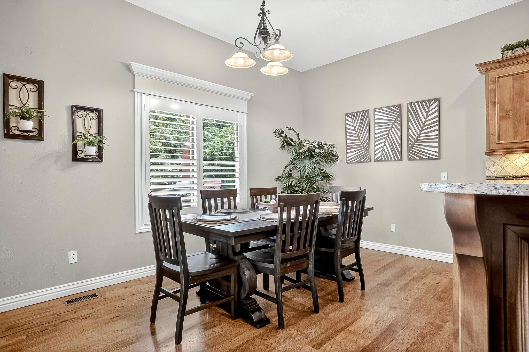 4374 East University Street Property Photo 16