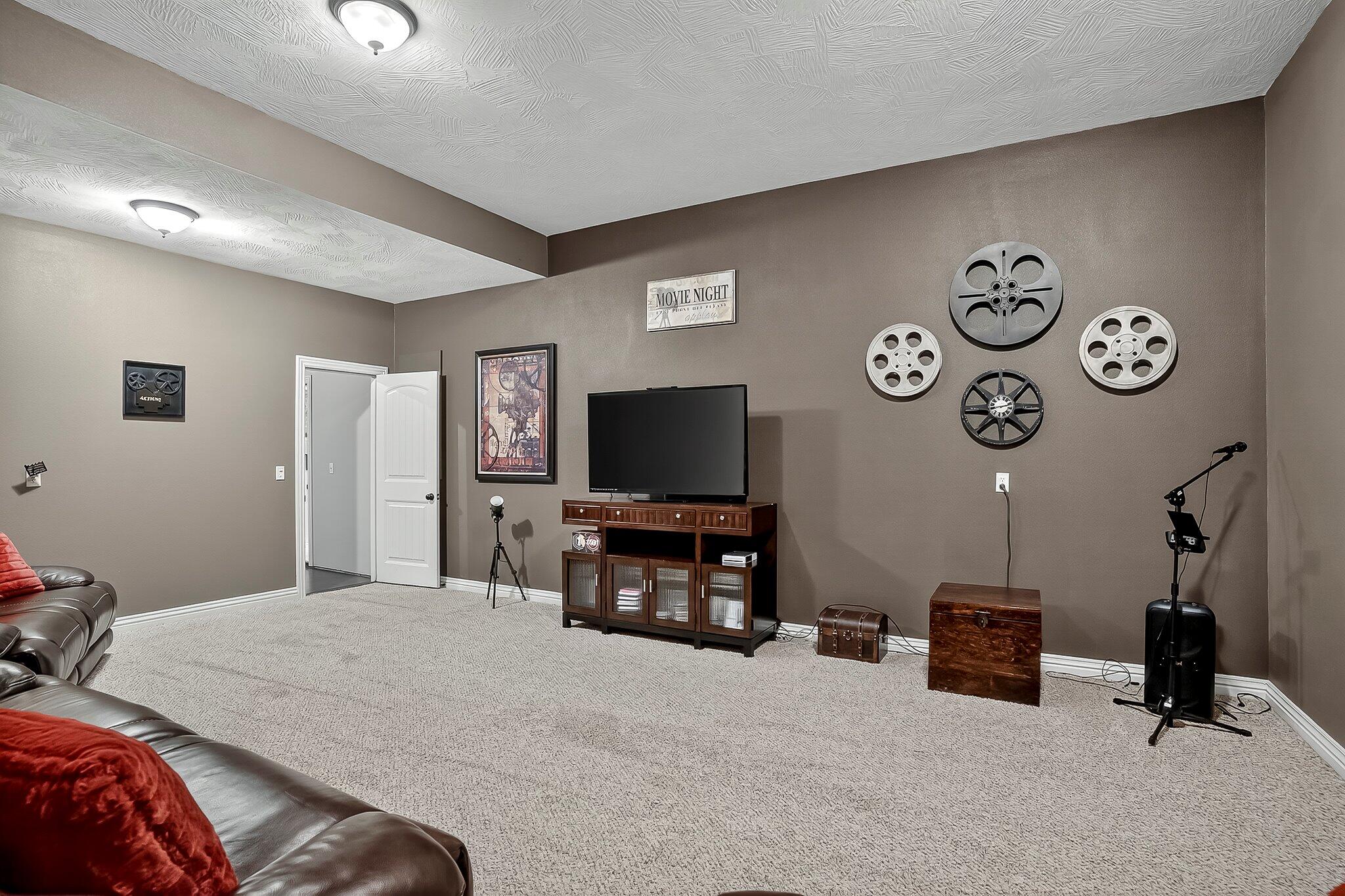 4374 East University Street Property Photo 48