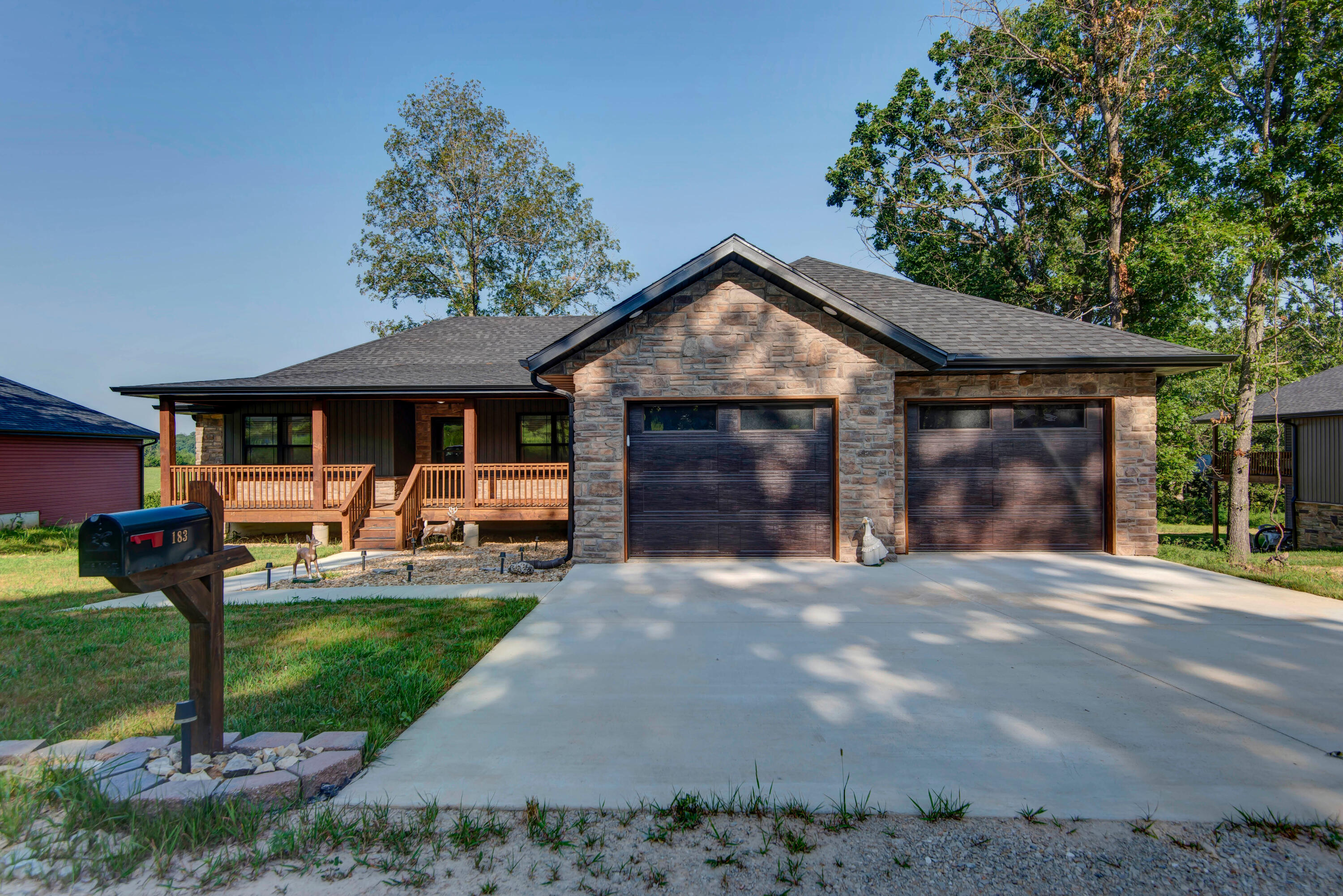 183 Sunshine Avenue Property Photo 2
