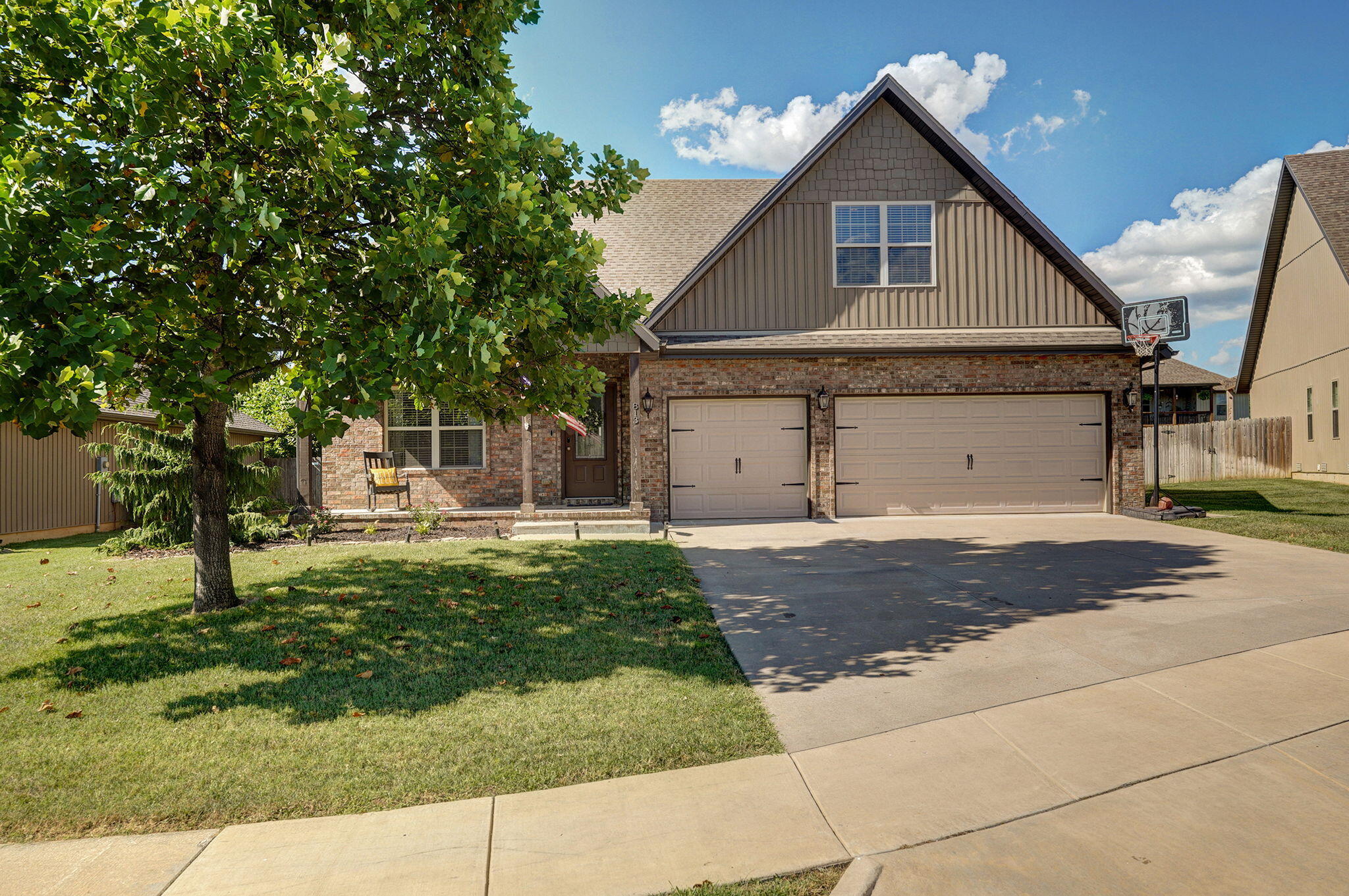 813 East Romeo Court Property Photo 1