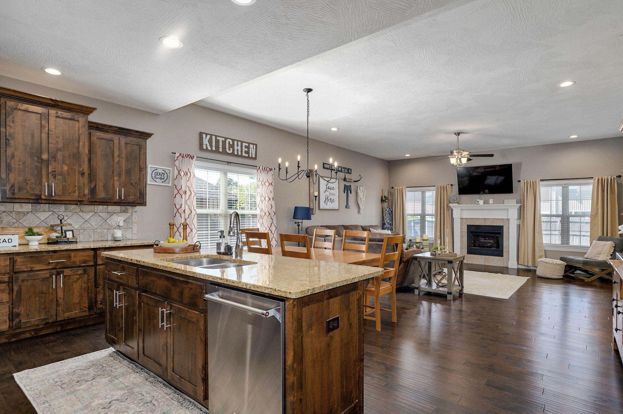 813 East Romeo Court Property Photo 7