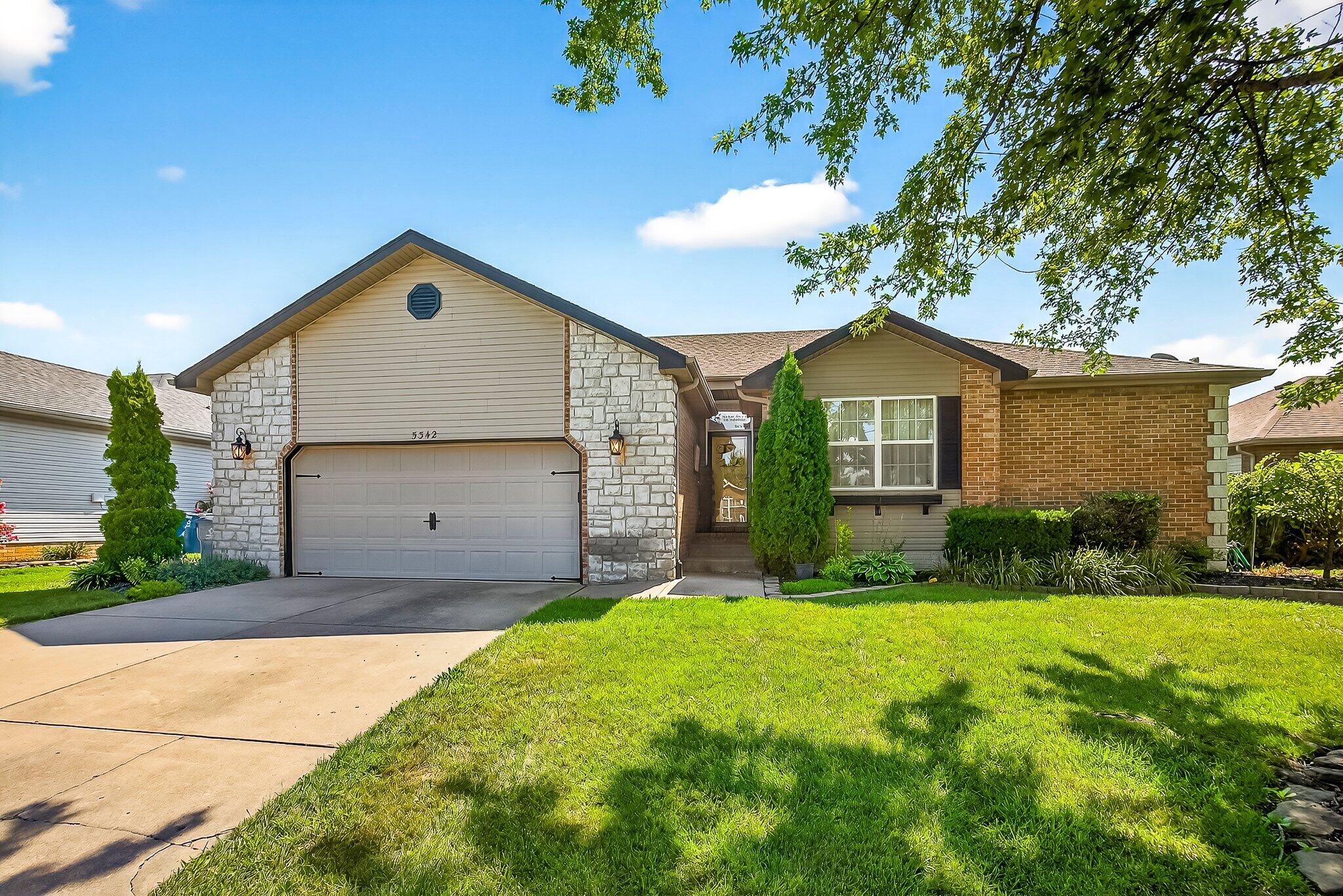 5342 South Tanager Avenue Property Photo 1