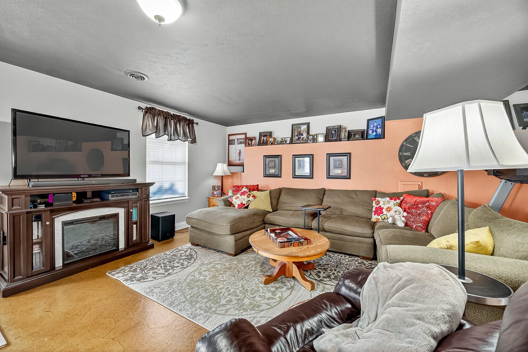 5342 South Tanager Avenue Property Photo 30