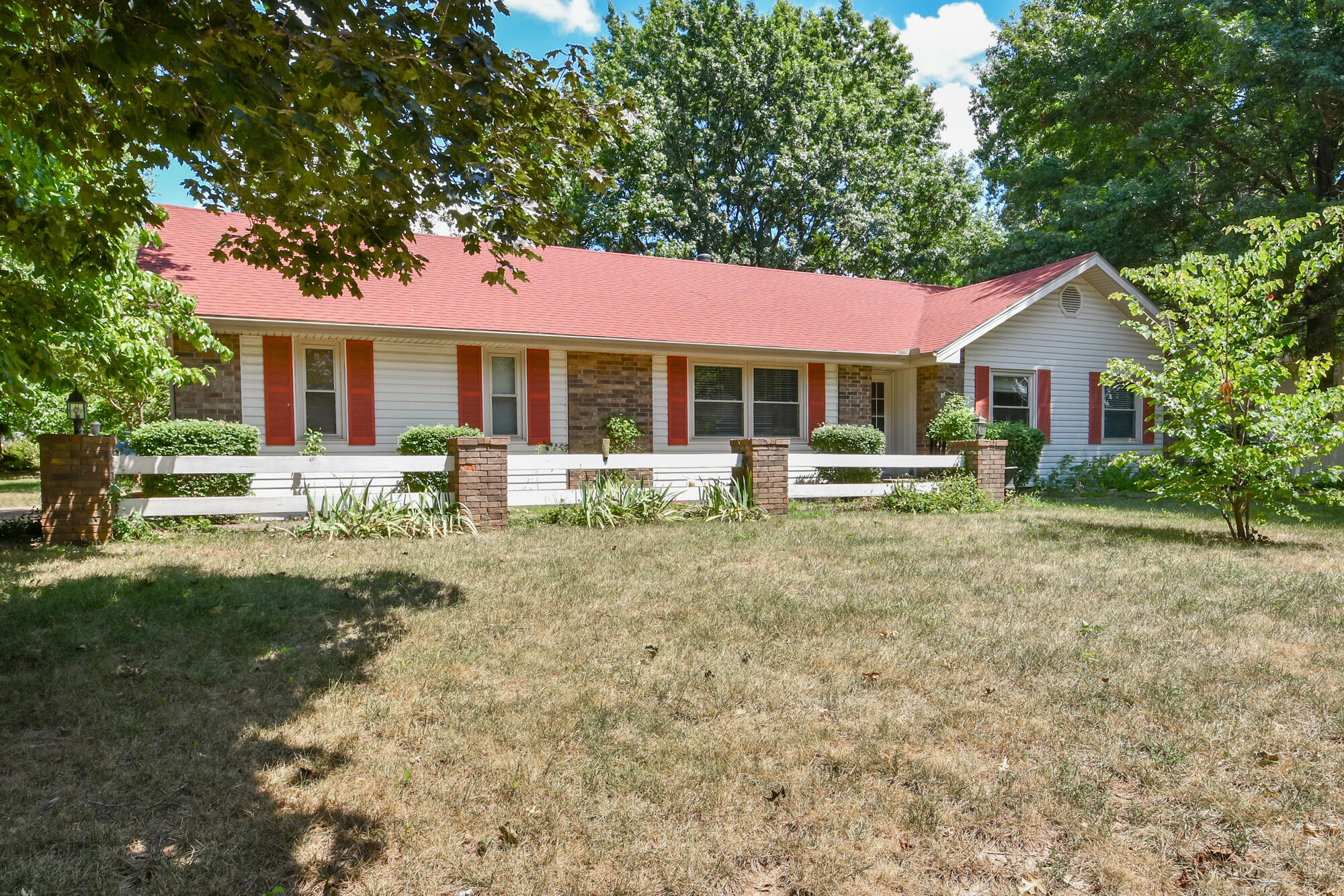 813 East Mentor Street Property Photo 2