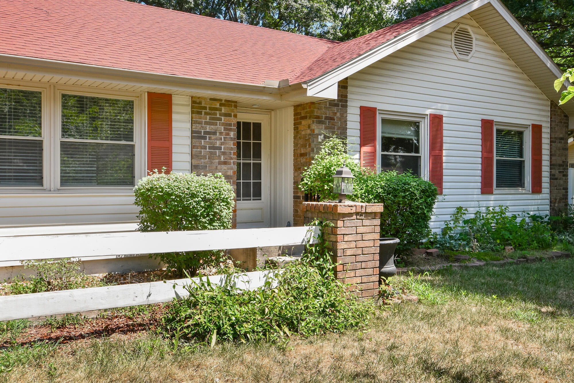 813 East Mentor Street Property Photo 3