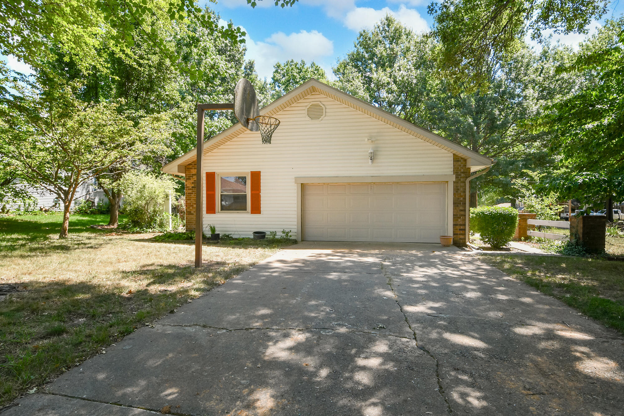 813 East Mentor Street Property Photo 4