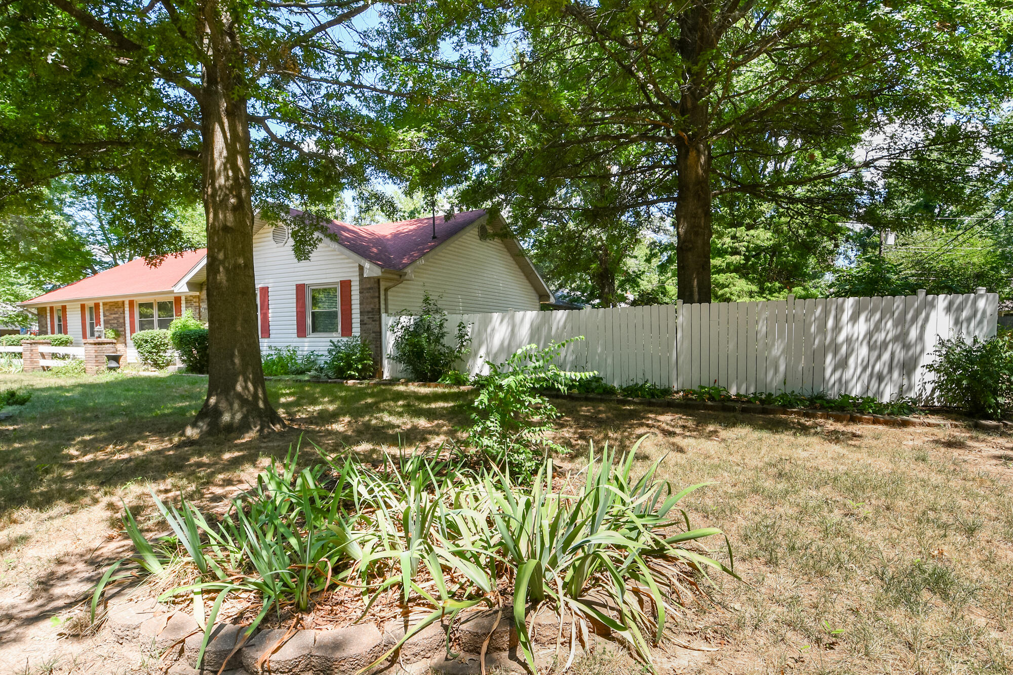 813 East Mentor Street Property Photo 5