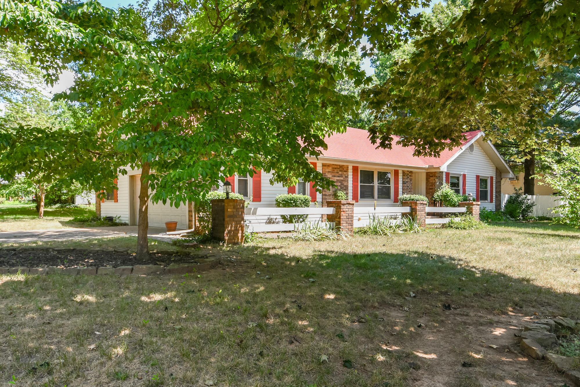 813 East Mentor Street Property Photo 6