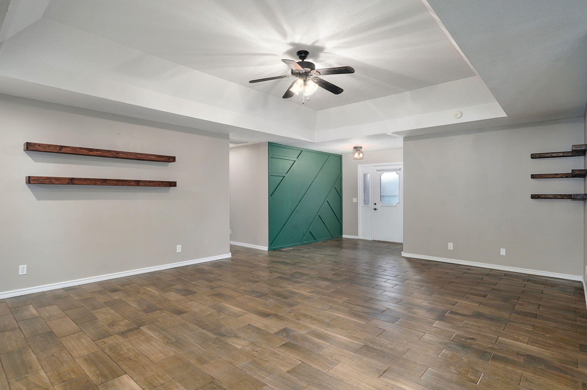 912 Brooke Court Property Photo 3