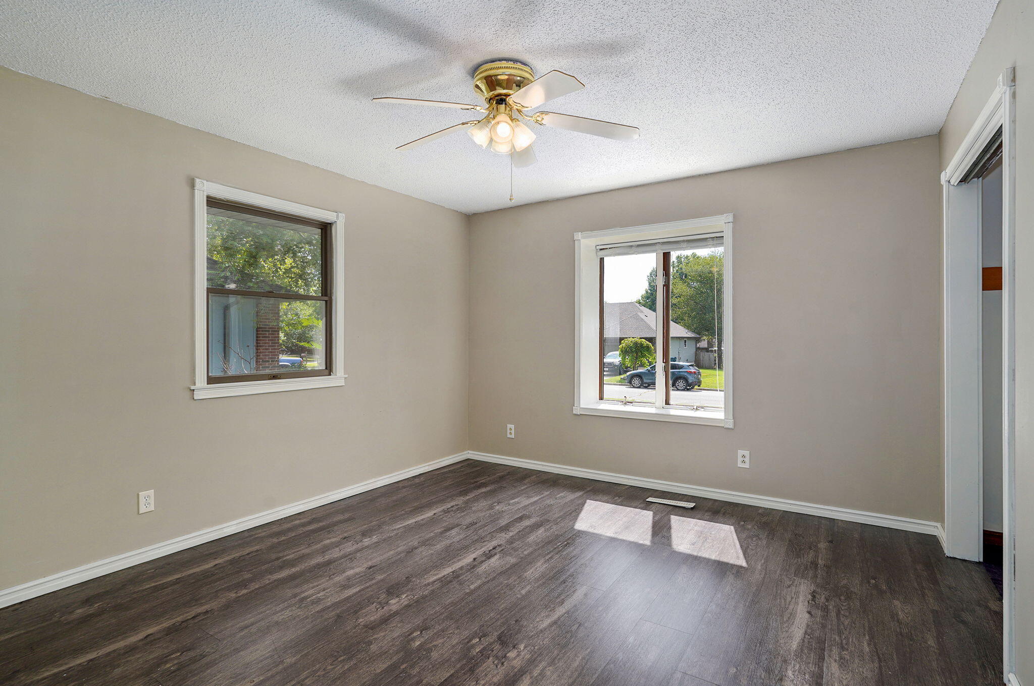 912 Brooke Court Property Photo 11